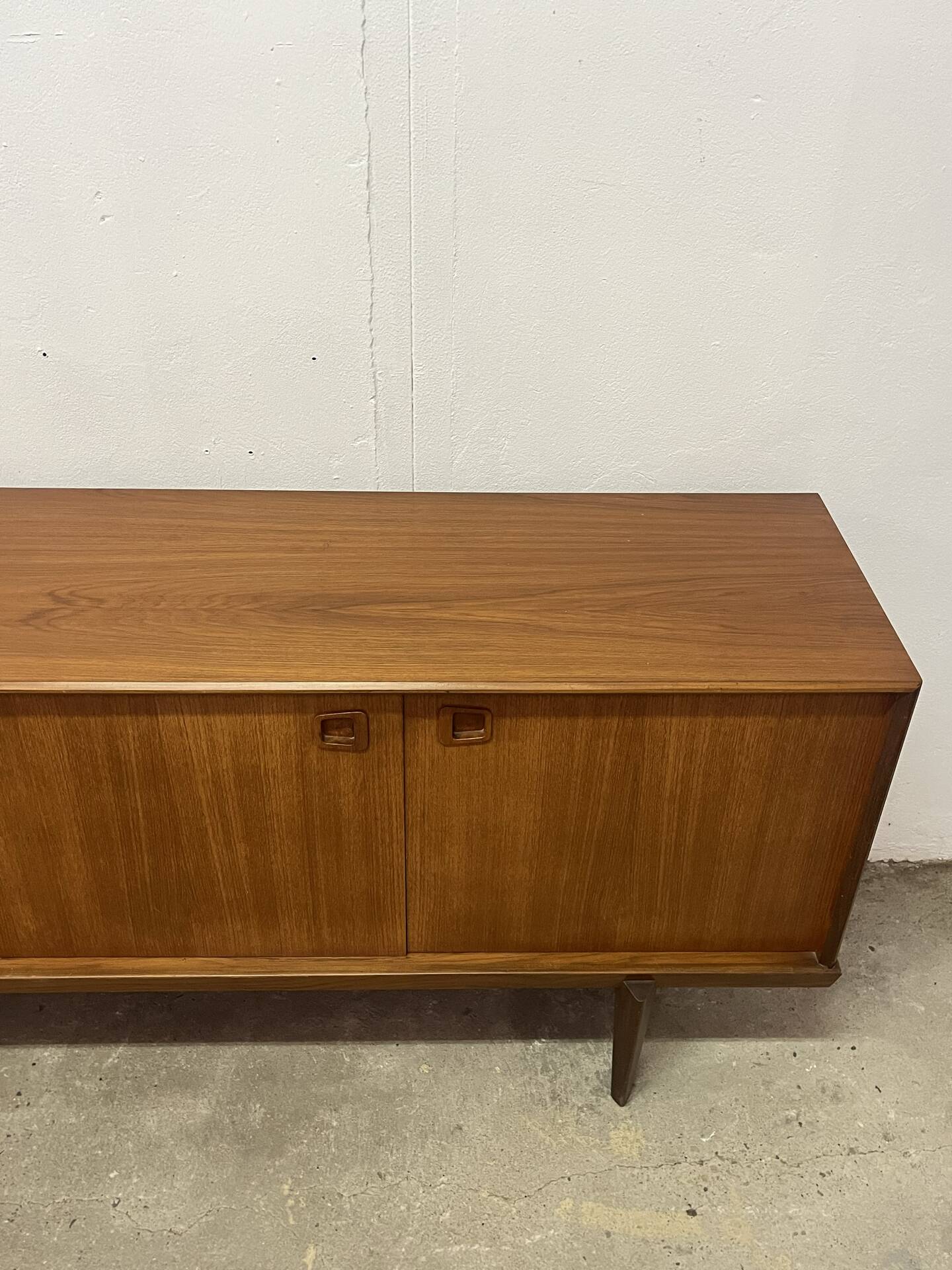 Teak enfilade