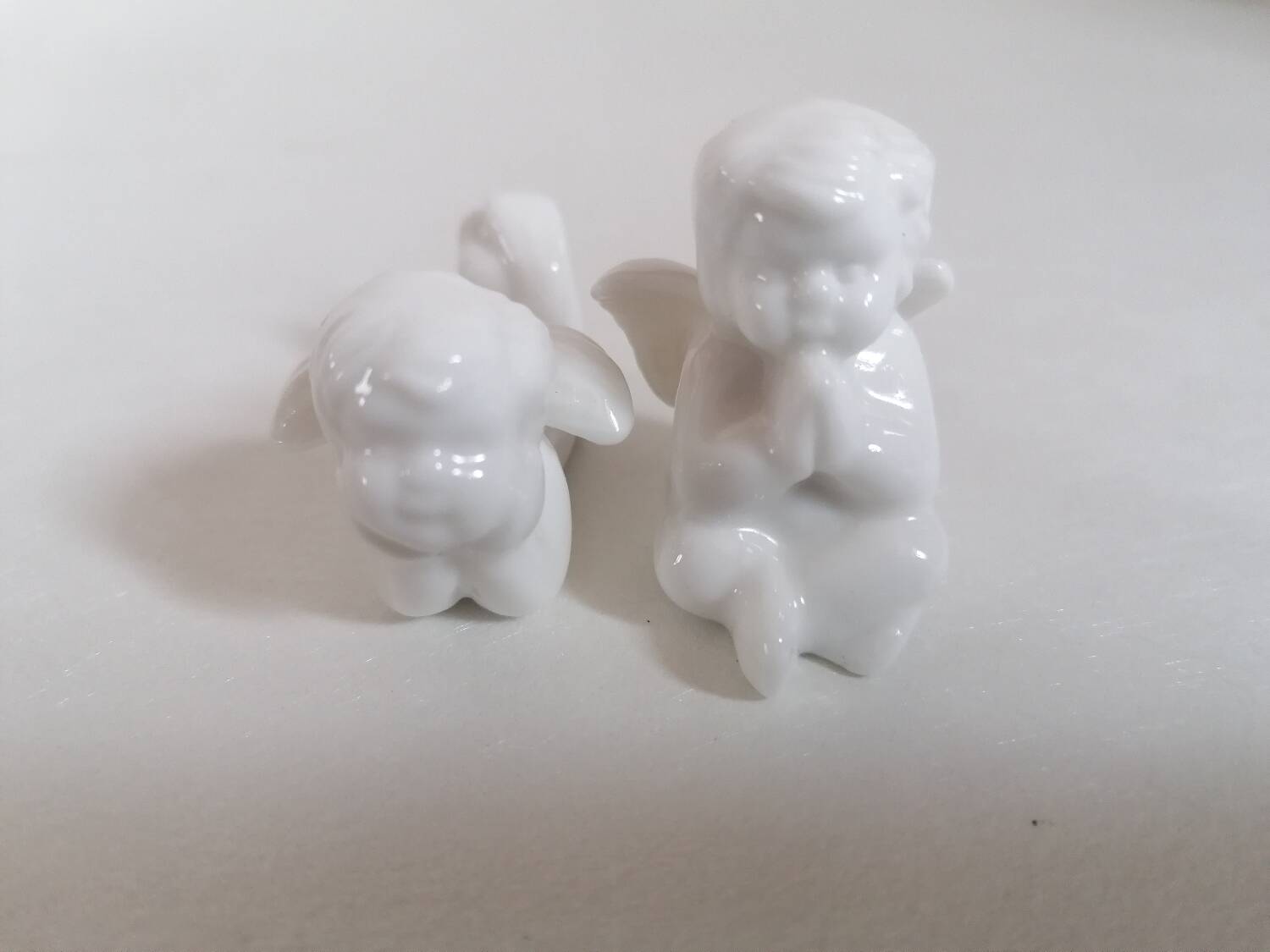 Lot 6 knife holders and 6 porcelain place markers putti angels