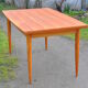Table scandinave