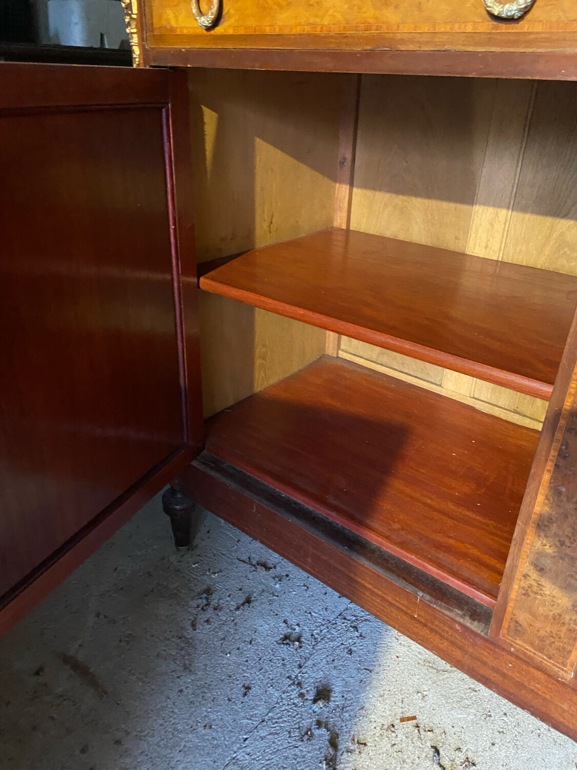 Buffet a vitrine style louis  XVI des annees 20