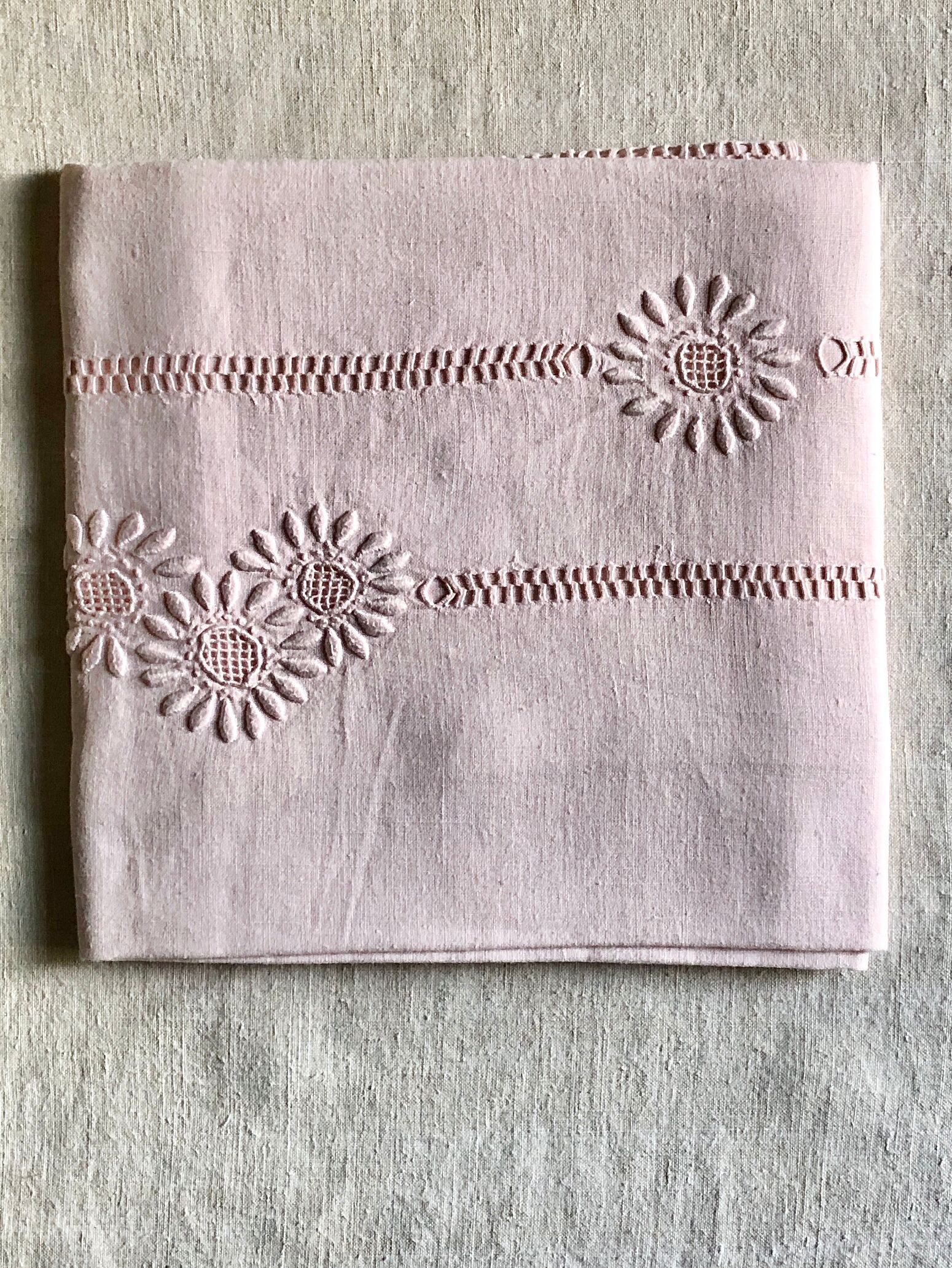 Pillowcase in pure old linen washed pink