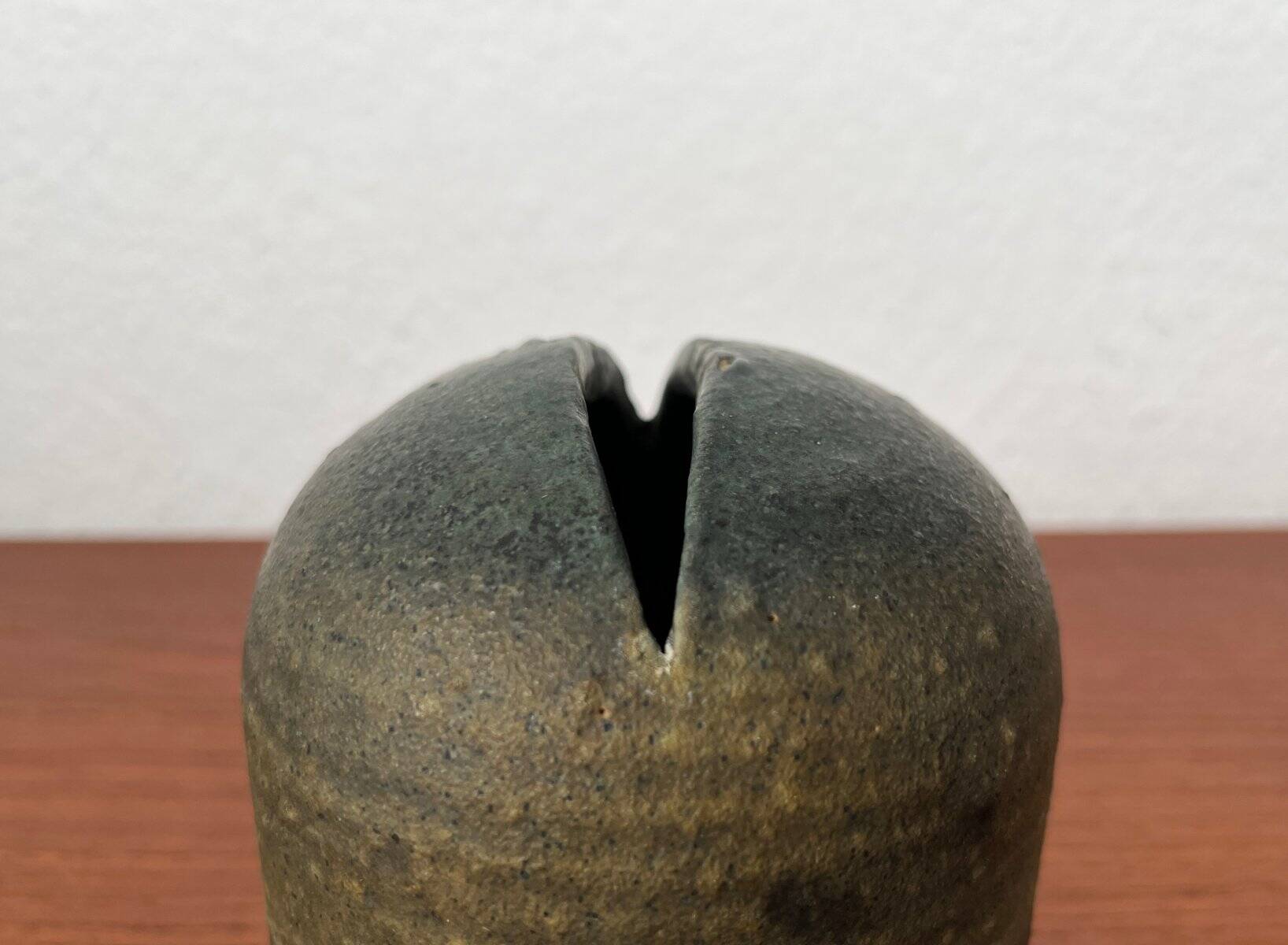 Minimalist vase by Dutch studio from the mid-century by Piet Knepper for Mobach, 1960s.