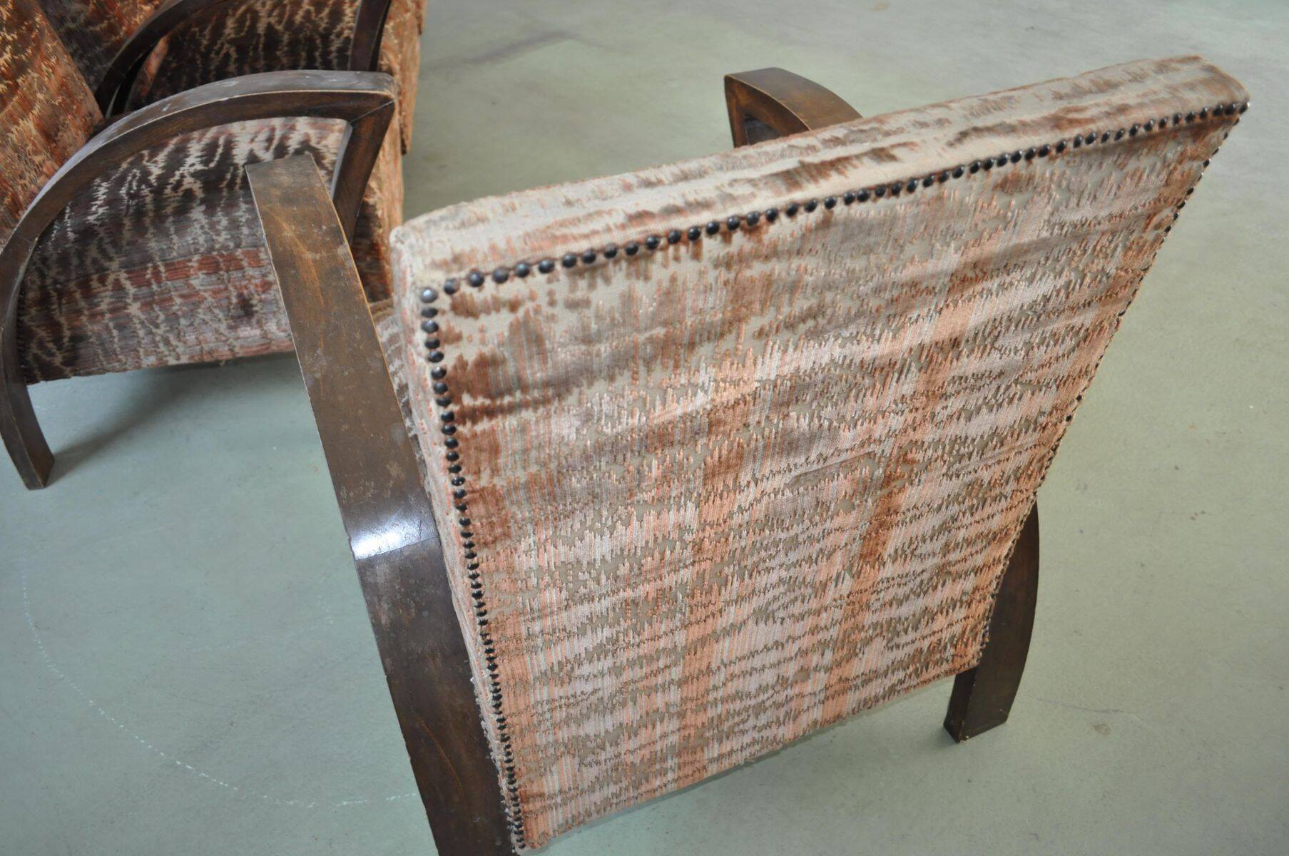 Pair of Art Deco armchairs in curved wood and multicoloured fabric from the 1920s.