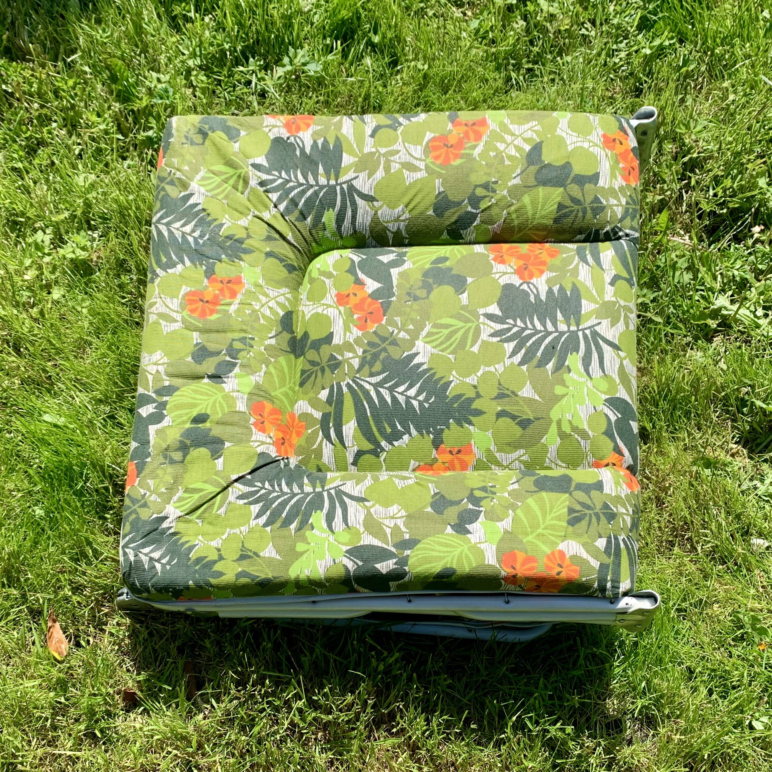 Bain de soleil vintage - transat au décor floral