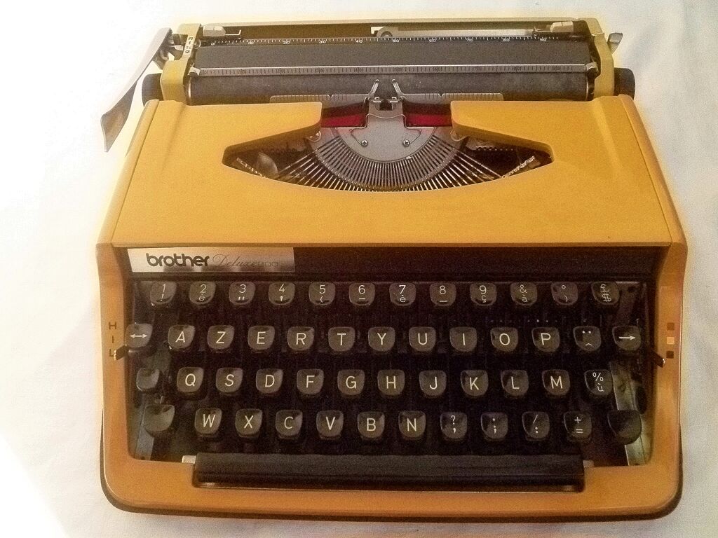 Brother Deluxe 800 typewriter