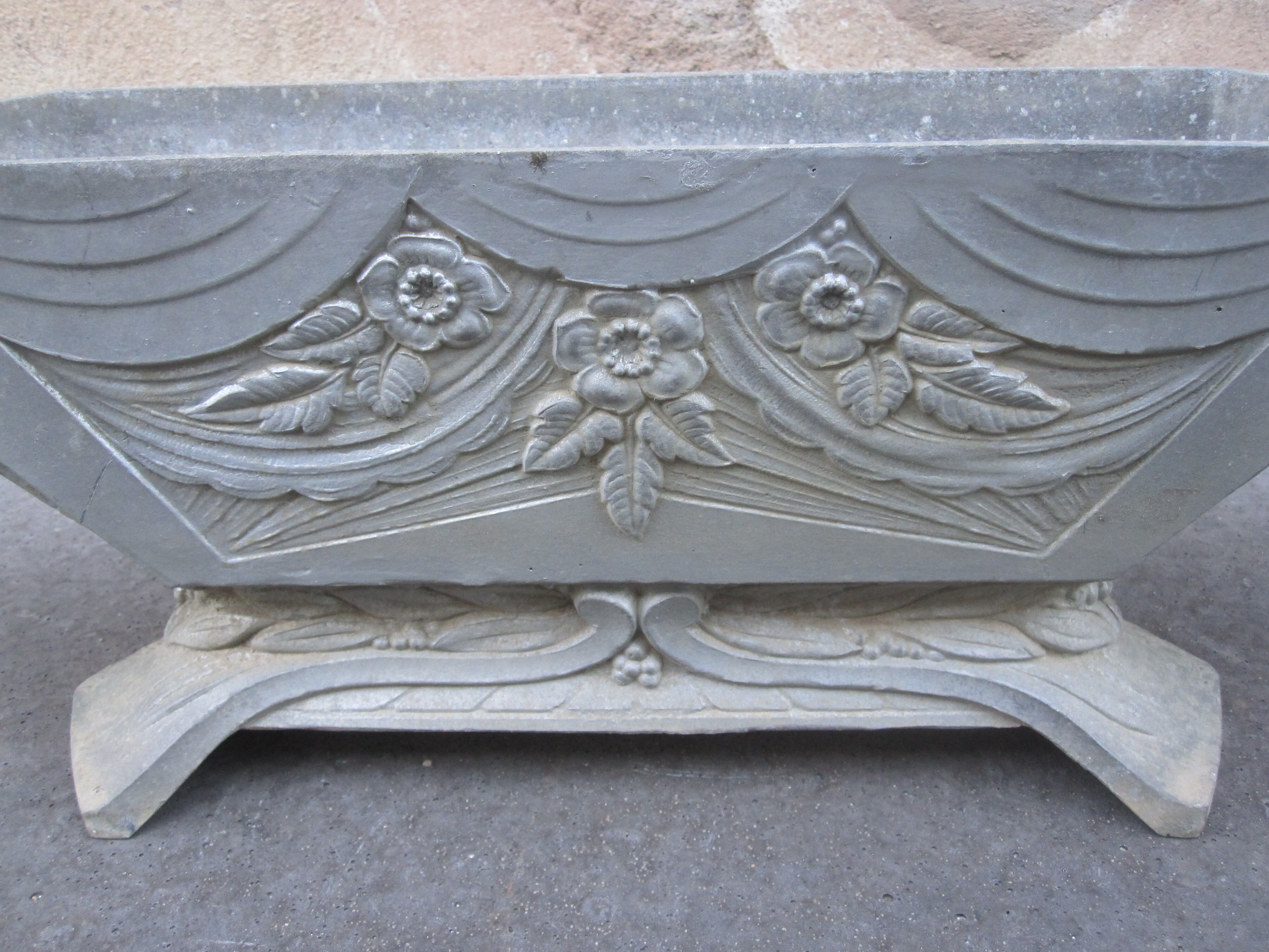 Planter aluminum art deco style