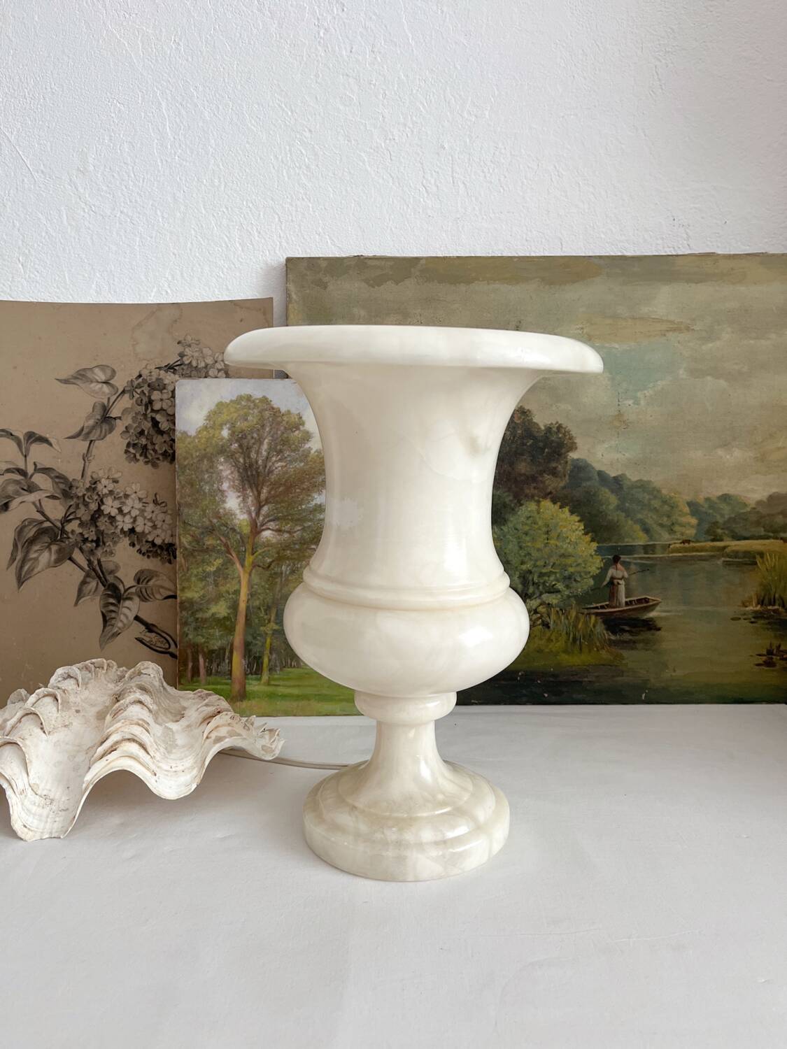 Vintage alabaster-style Medici vase table lamp in resin