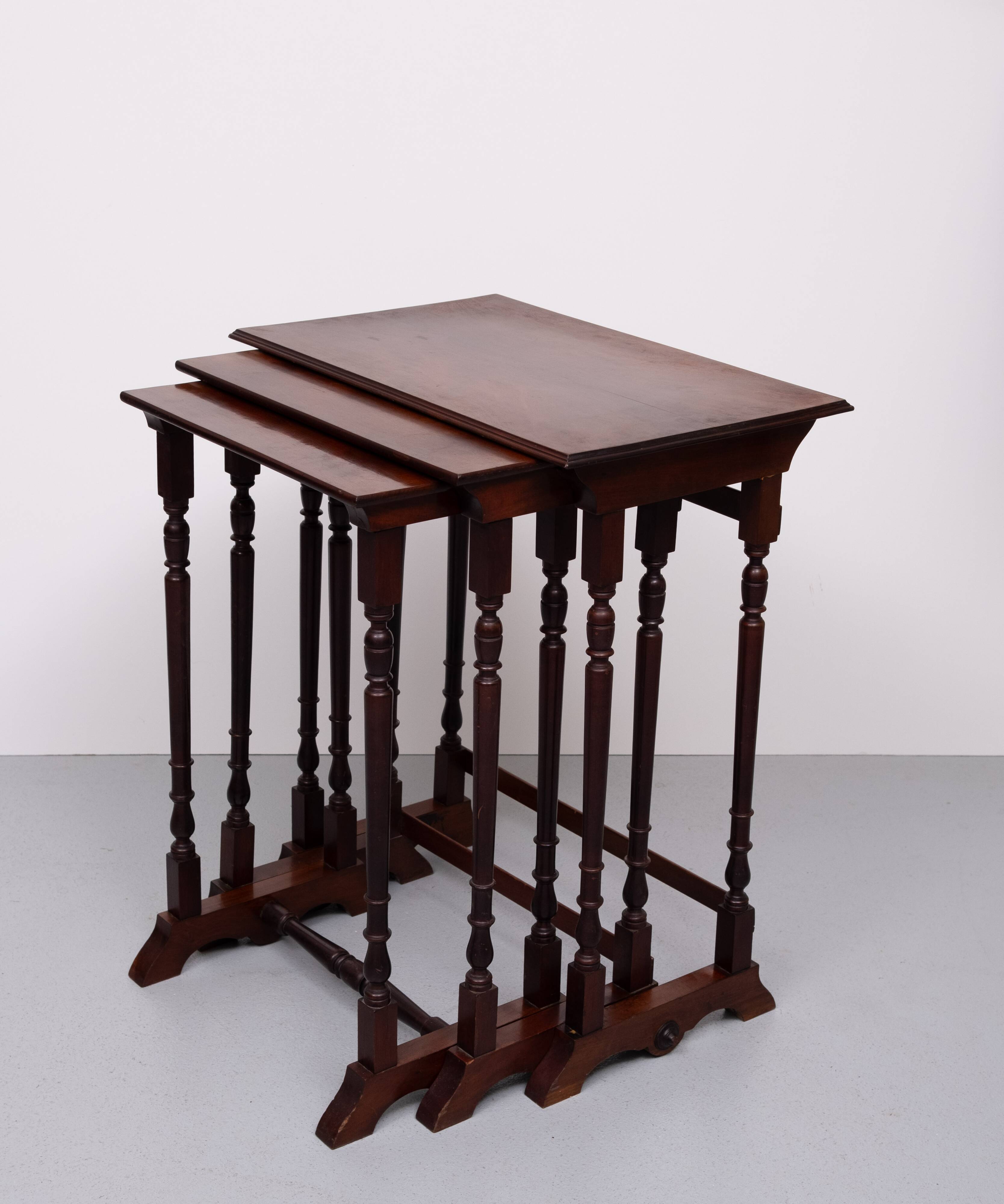 Tables gigognes victoriennes antiques d'Angleterre des années 1880