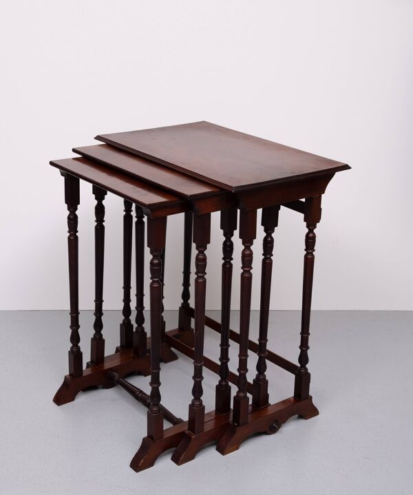 Tables gigognes victoriennes antiques d'Angleterre des années 1880