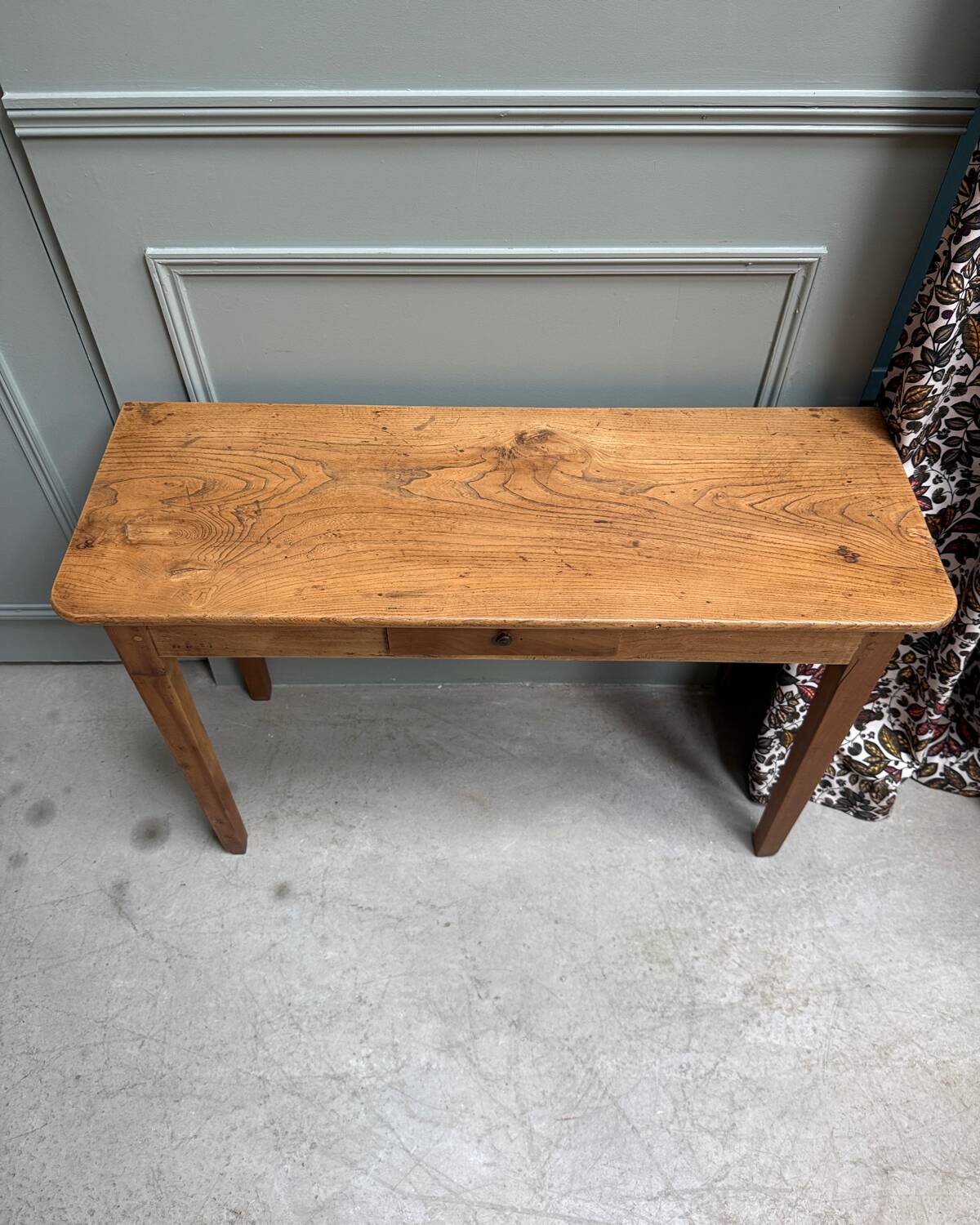 Solid wood children's desk (refurbished)