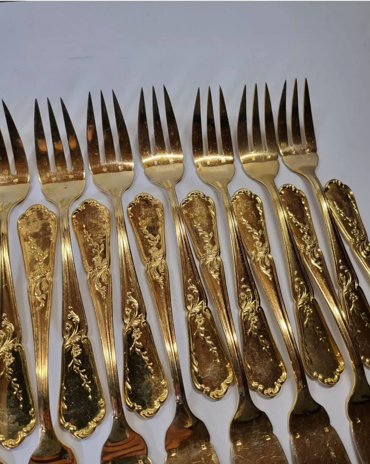 Gold metal fish cutlery, knives and forks 24 pieces