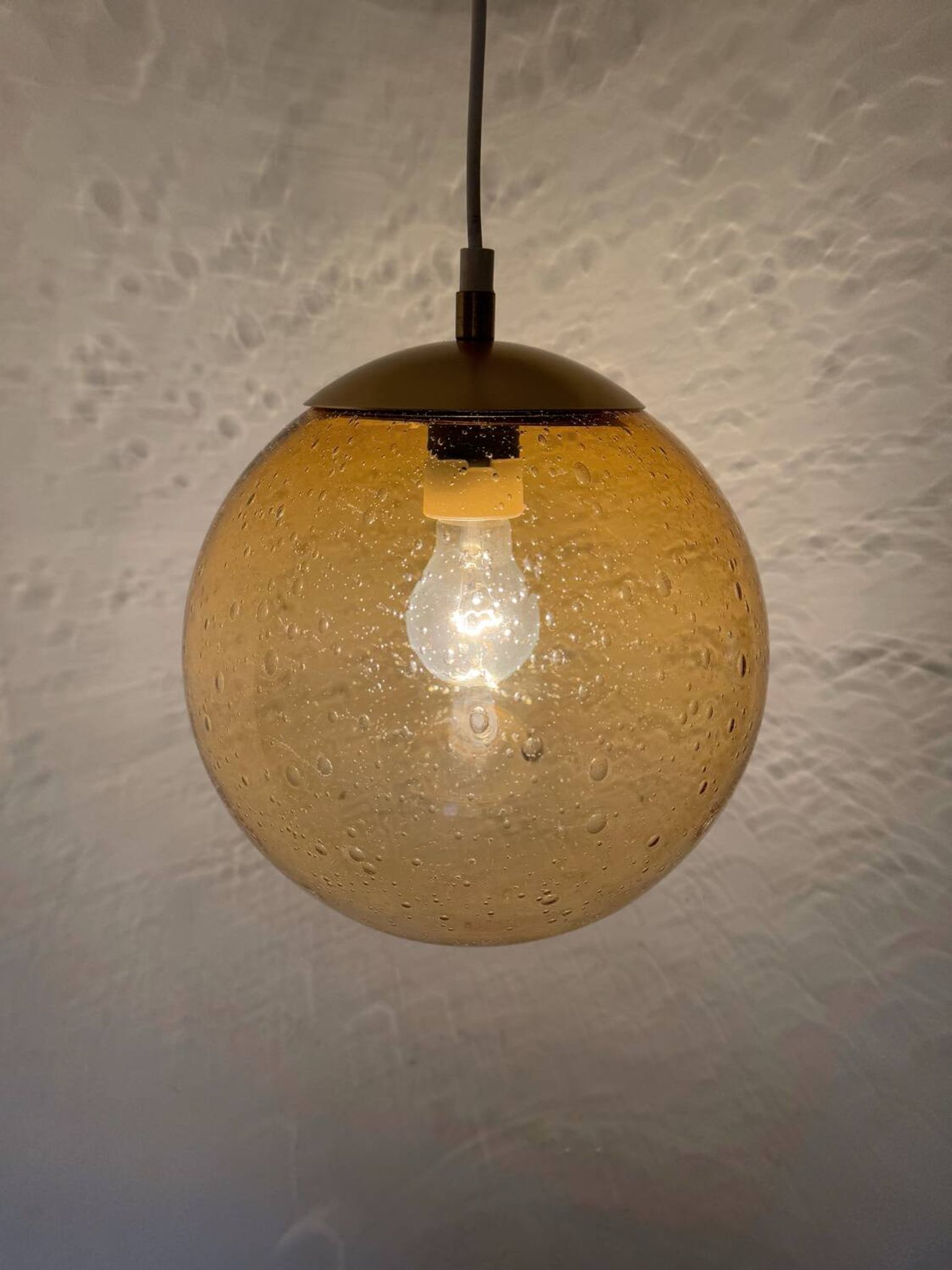 Lustre verre ambré bullé années 70
