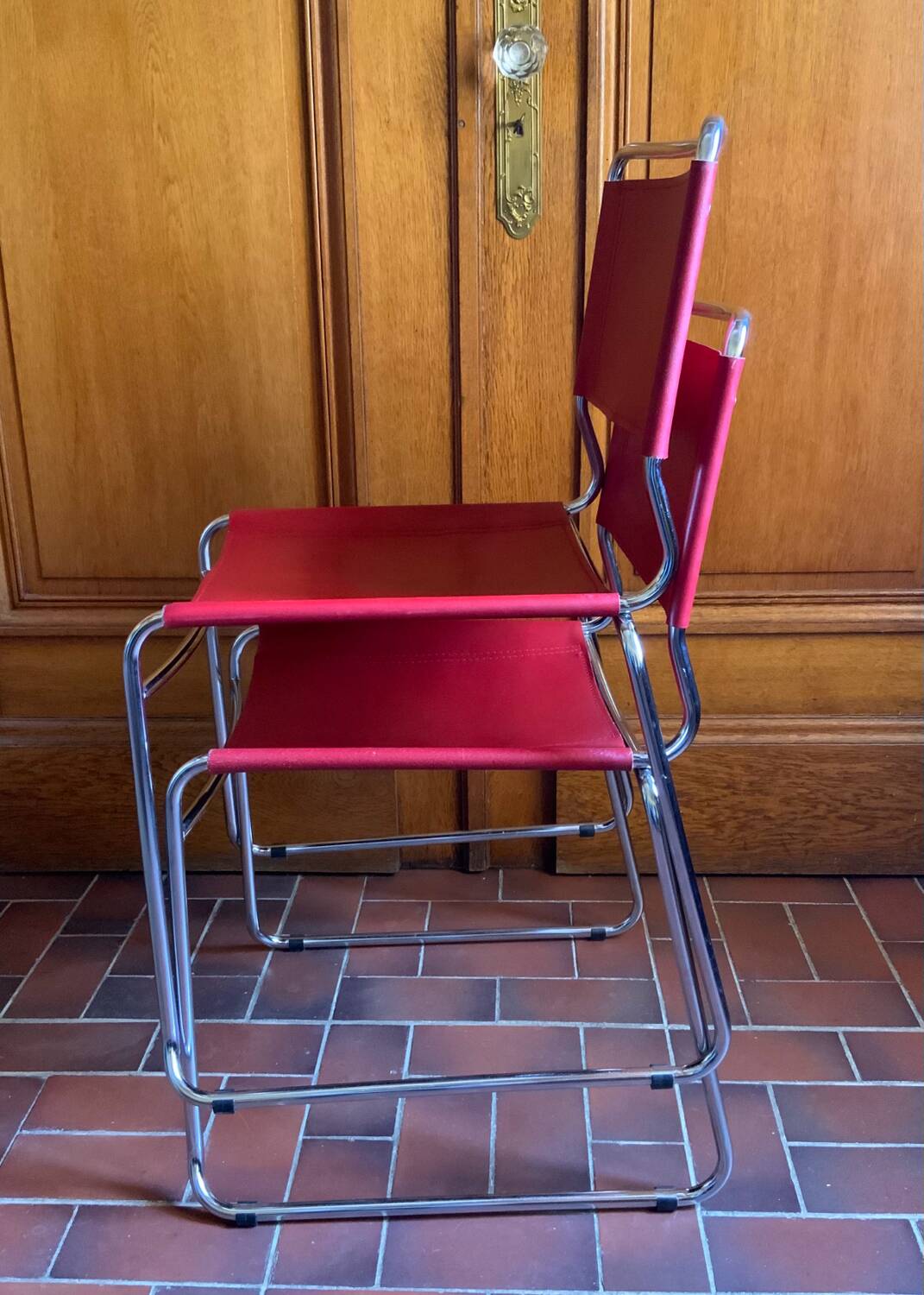 2 tubular chairs in red leather 1970