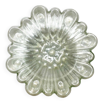 Clear ribbed glass flower flush mount lamp