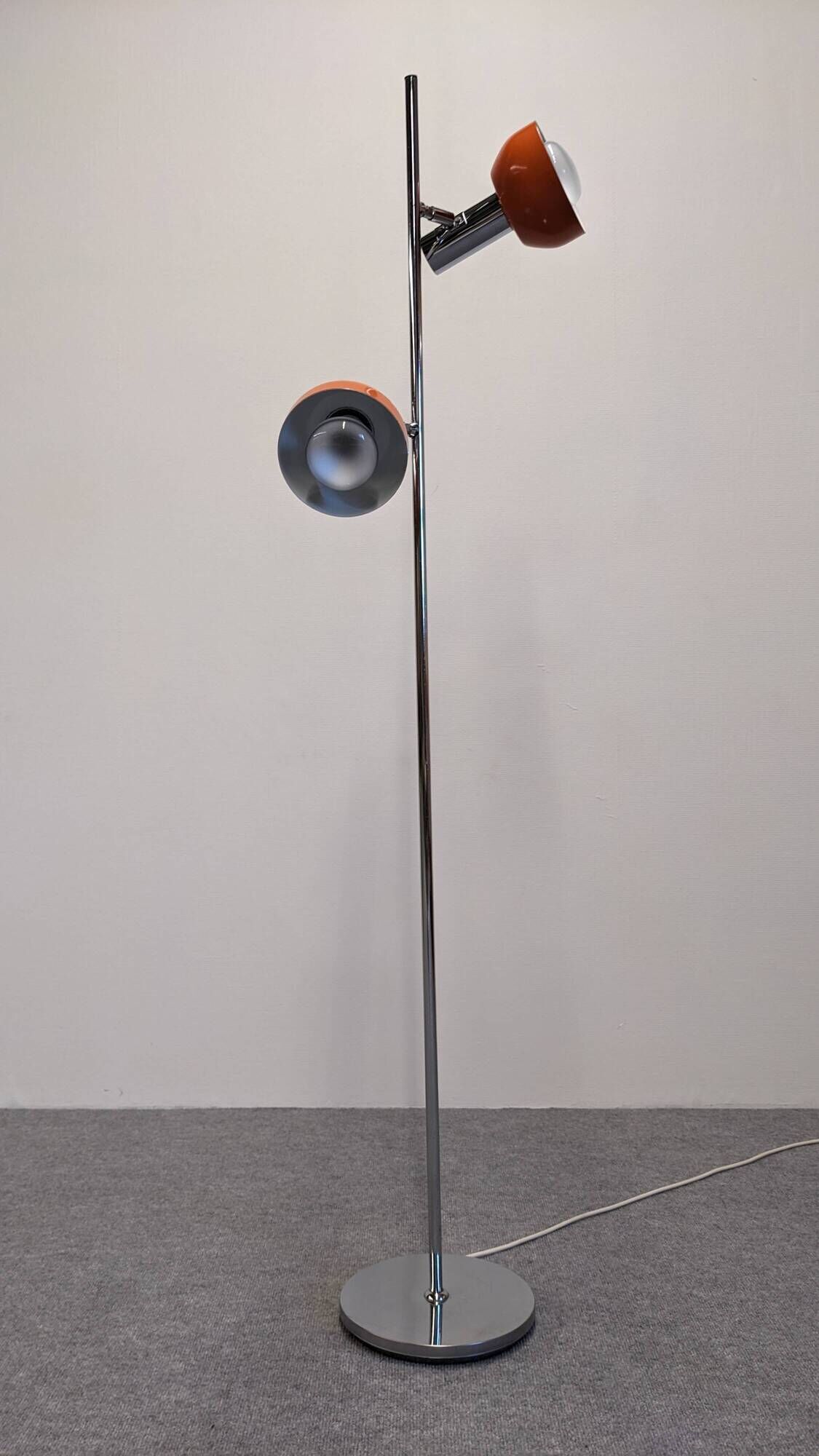 Space age floor lamp with 2 spots by Hustadt Leuchten, Germany, circa 1970.