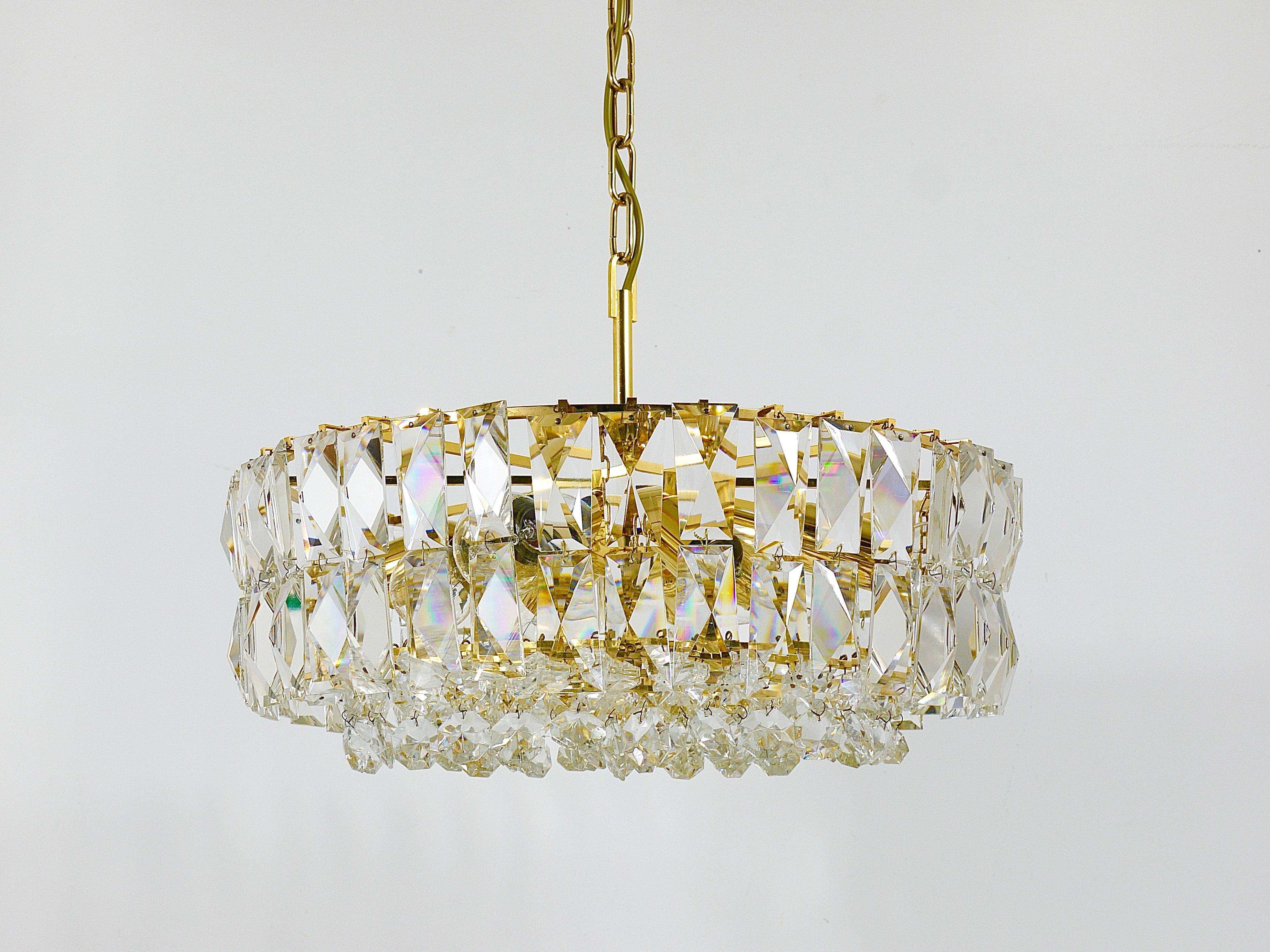 Bakalowits Vienna Grand Chandelier in Gilded Brass and Crystal Glass, Austria, 1970s