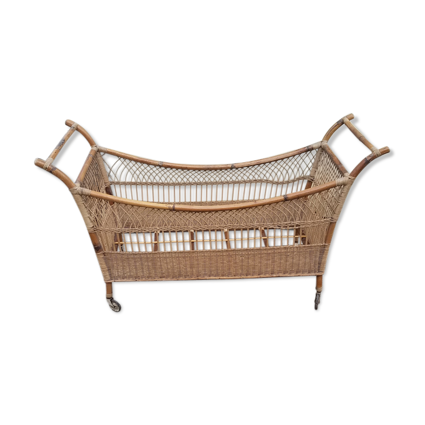 Baby wicker bed