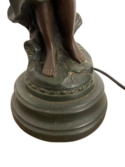 Table lamp in cast iron