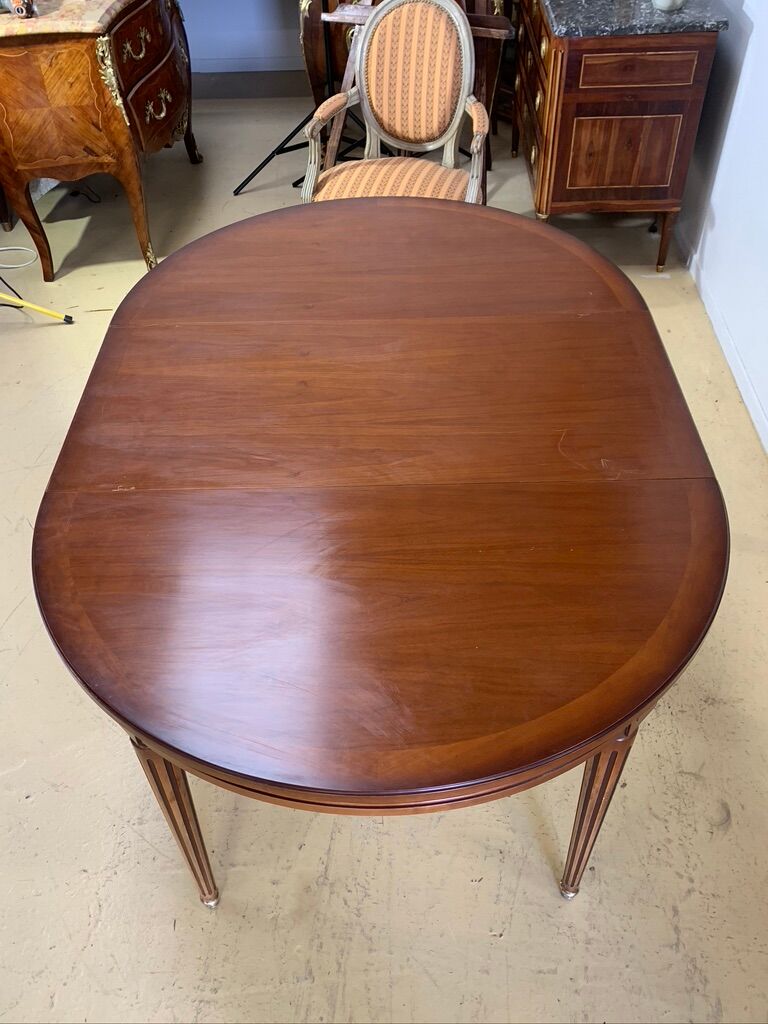Louis XVl style round table in cherry with extensions