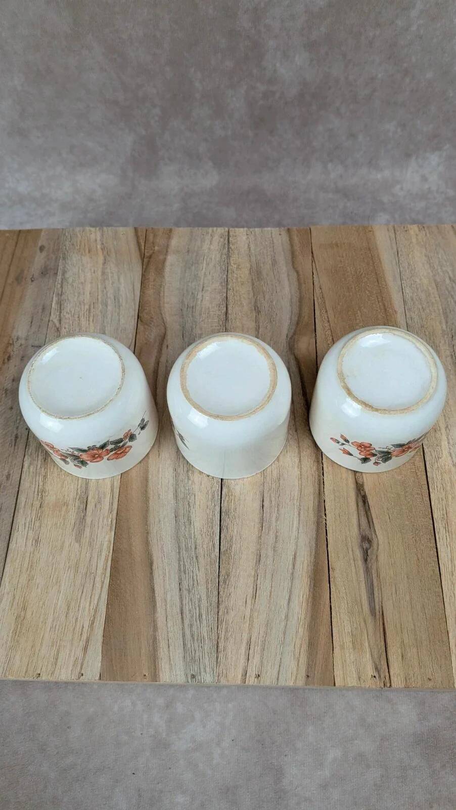 Set of 3 vintage ceramic cups with floral decoration.