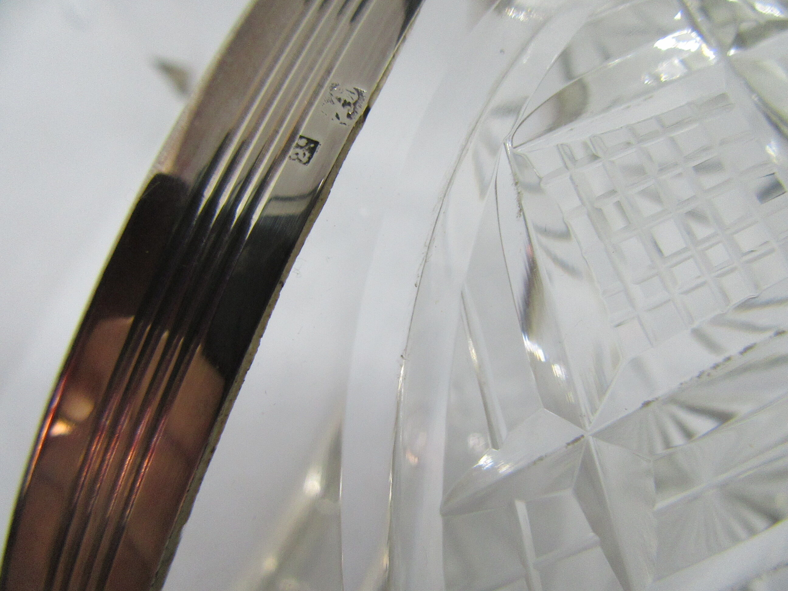 Crystal cutting and Metal agented cup