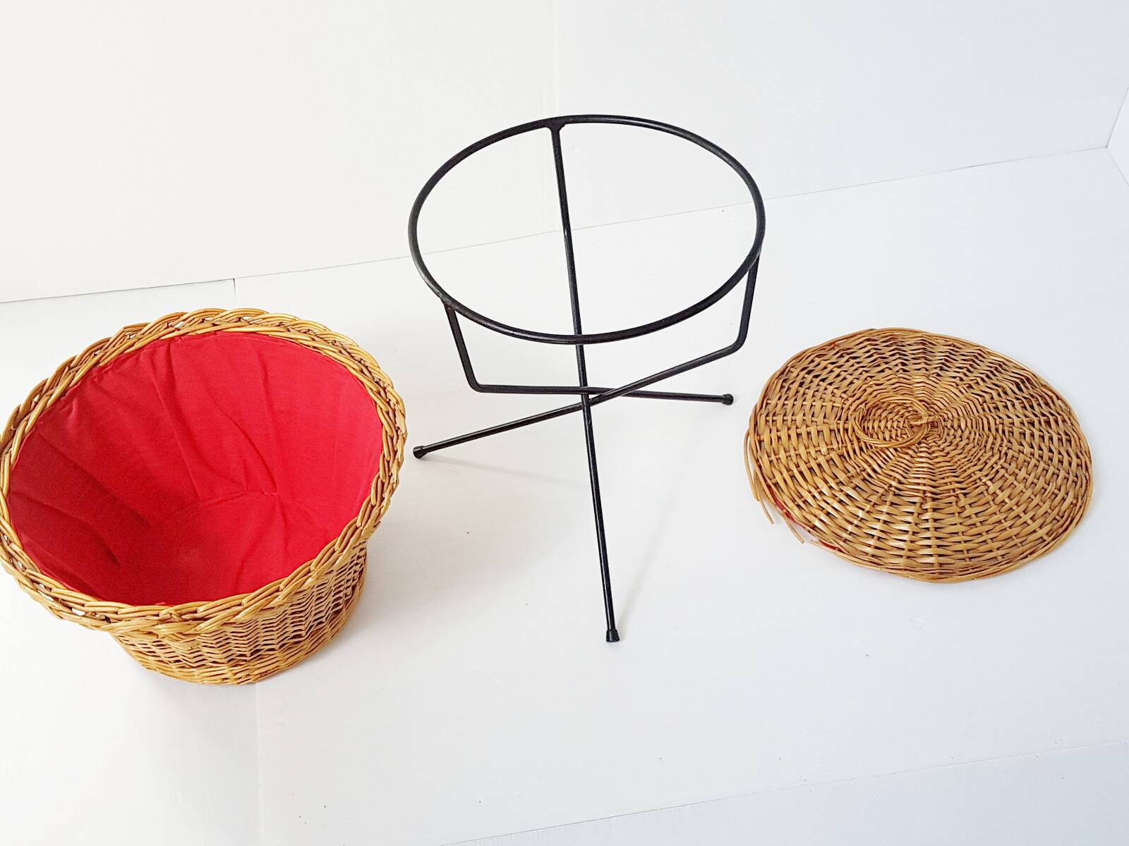 Working tripod wicker sewing box steel 1950 vintage 50s rockabilly