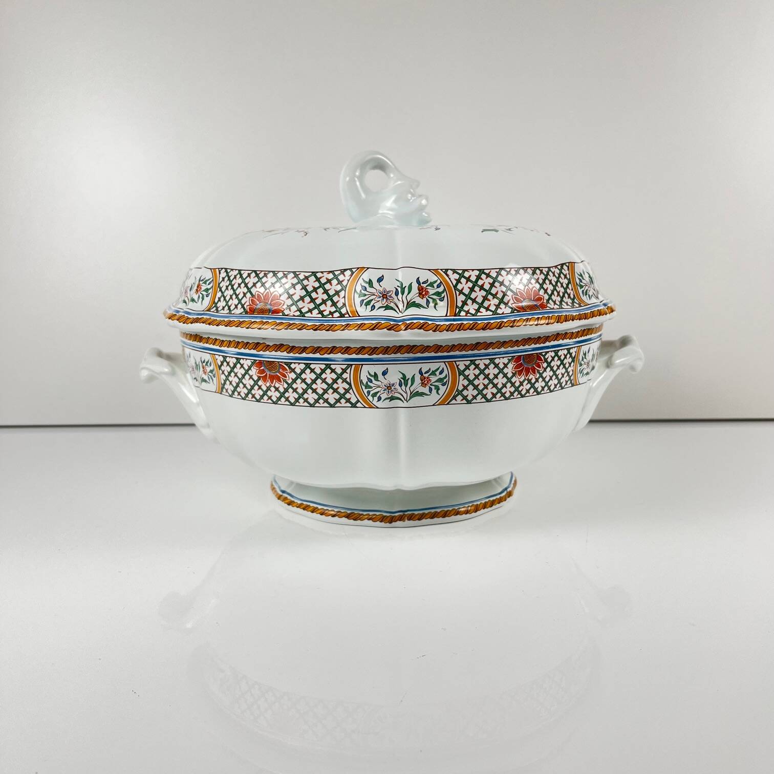 Gien soup tureen model Rouen Sainfoin, 1990, limited edition 693/1500