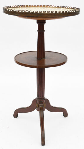 Pedestal table with 2 trays