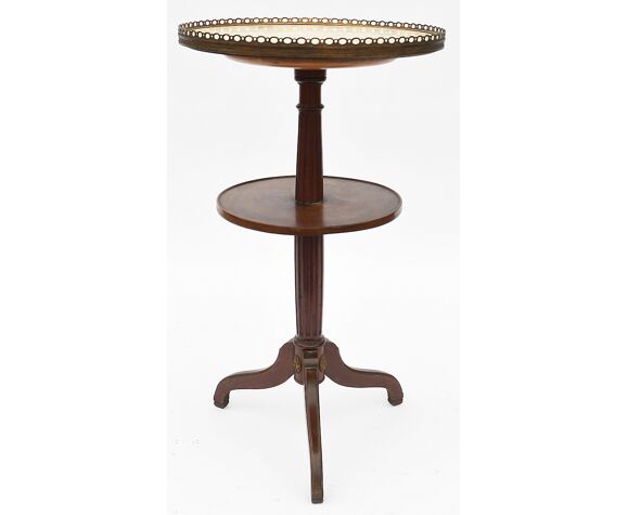 Pedestal table with 2 trays