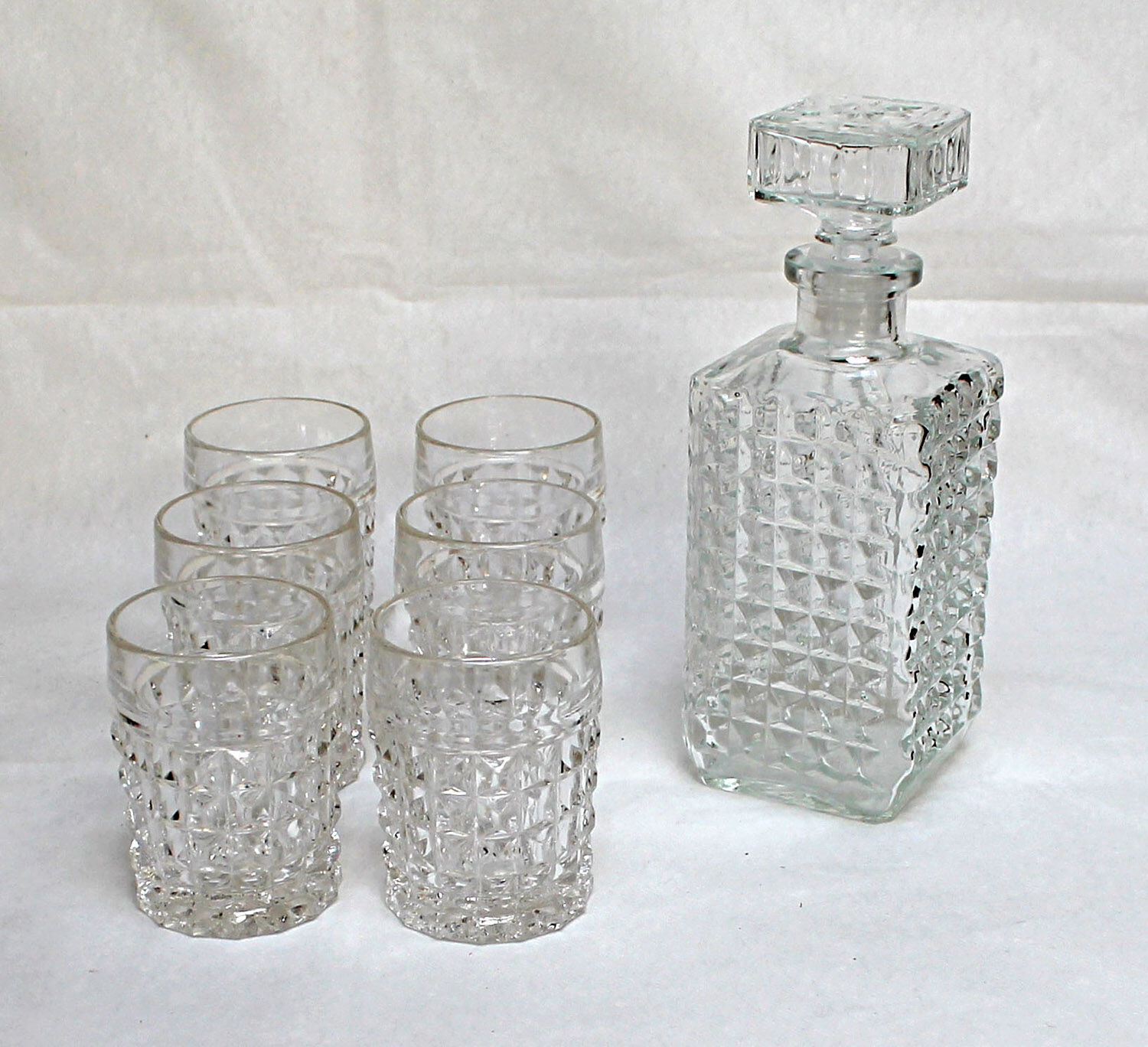 Whisky decanter and its 6 glasses