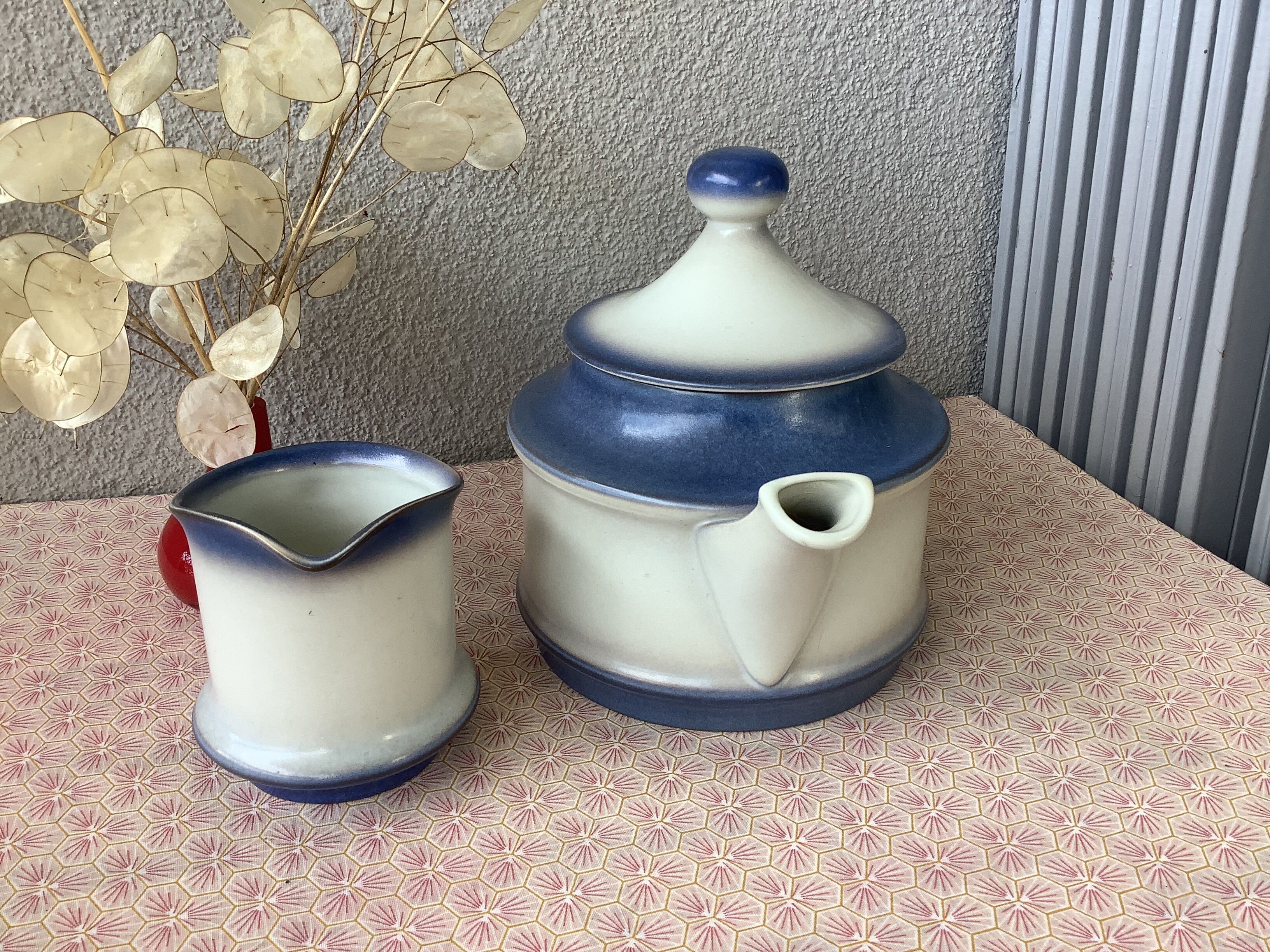 Teapot Goebel country Auvergne - Oeslauer Manufaktur and milk jug