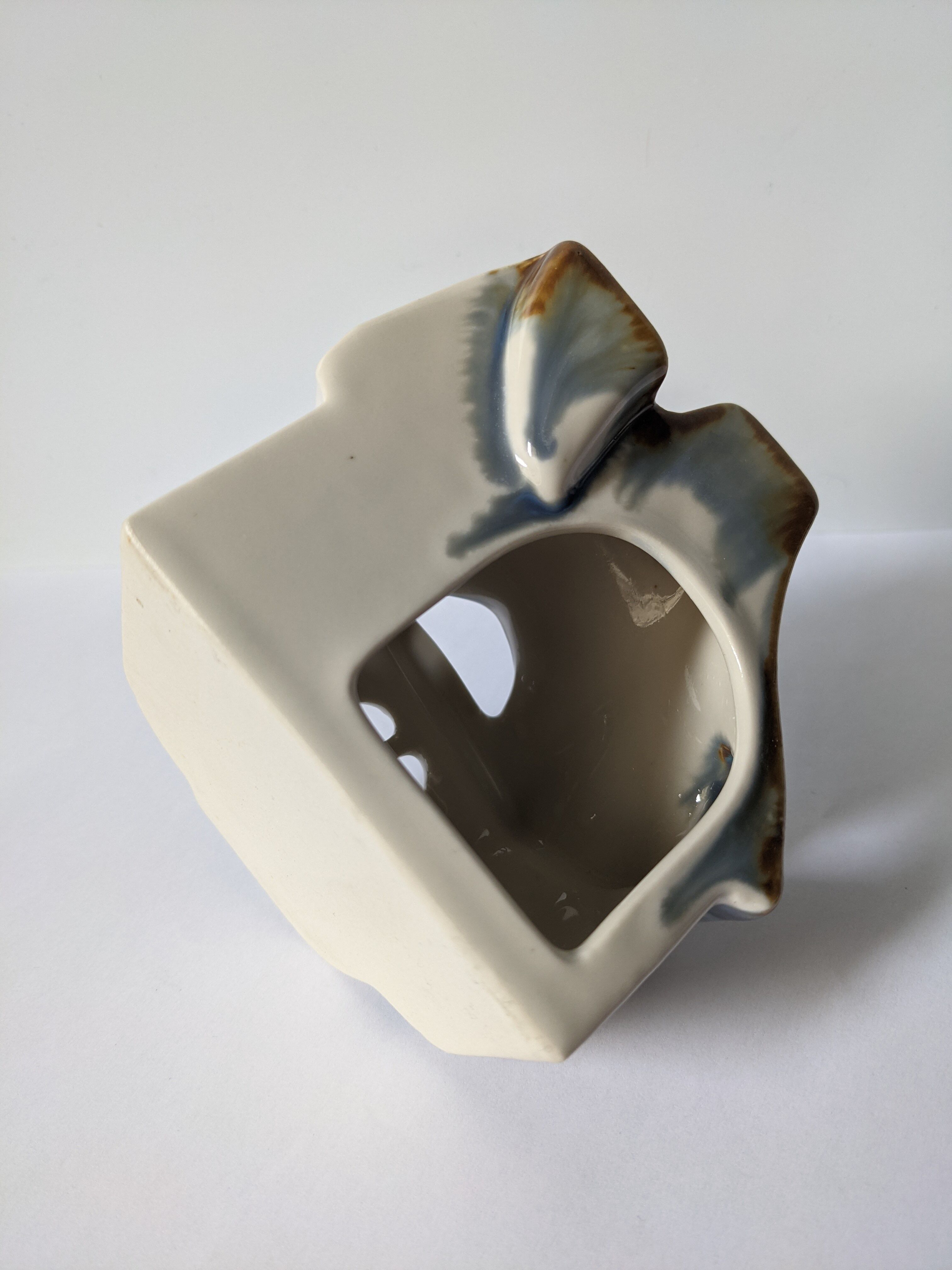 Blue and brown house-shaped photophore of Sandstone Cloud - H: 10cm