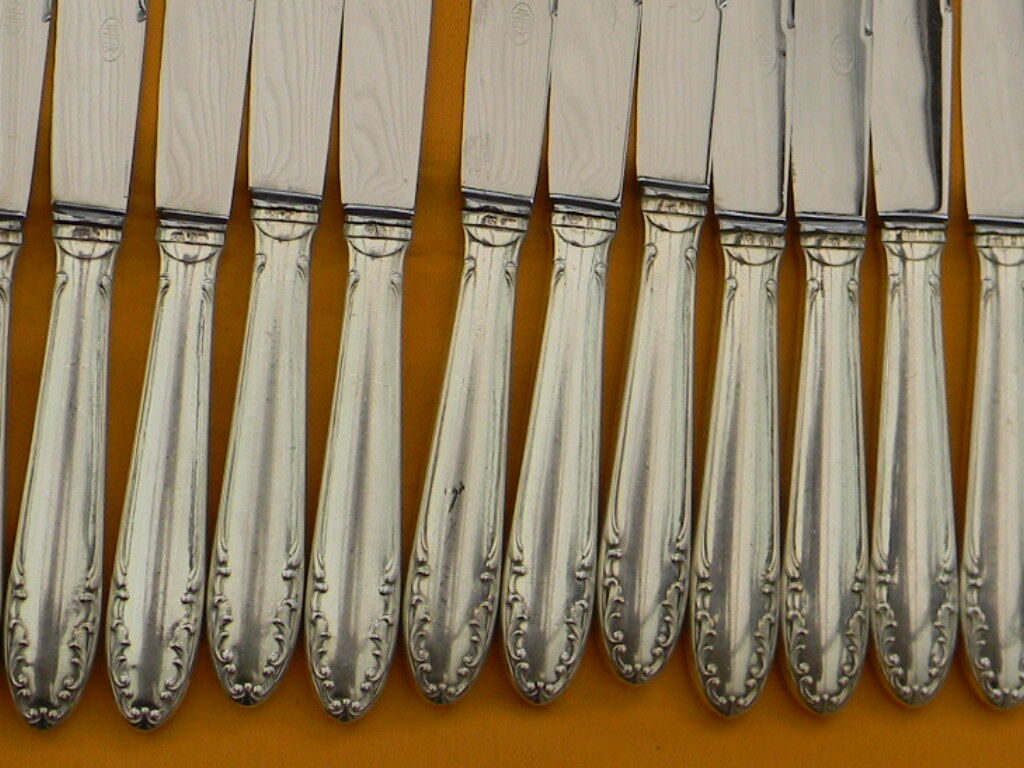 Set of 12 cheese or fruit knives handle in silver metal.