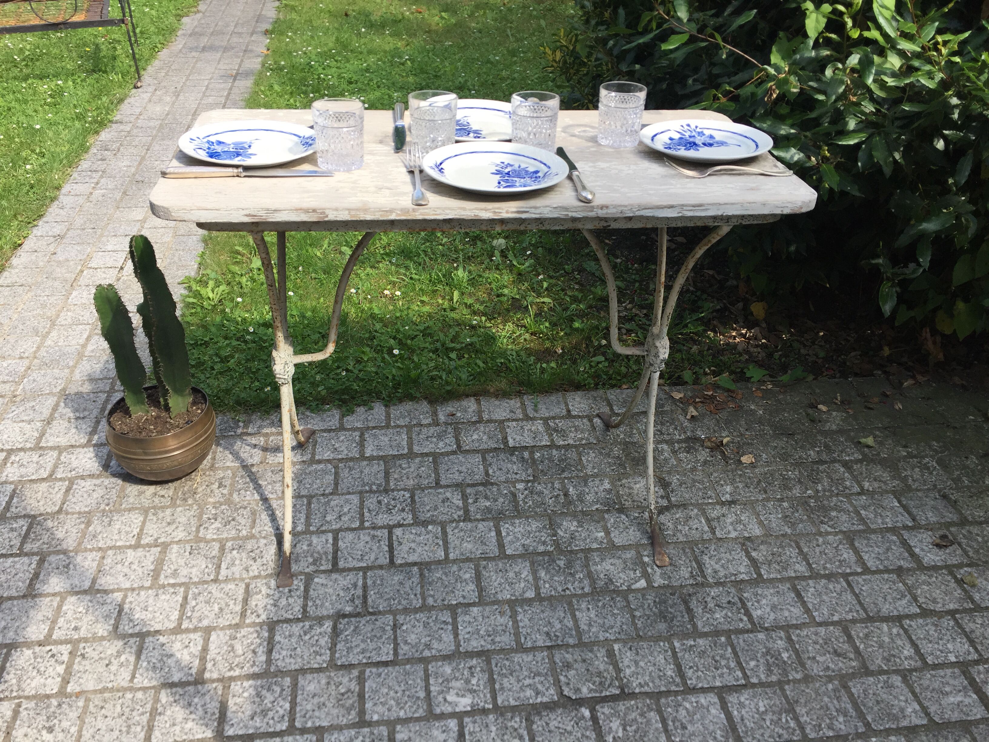 Dining garden of wood and wrought iron early twentieth