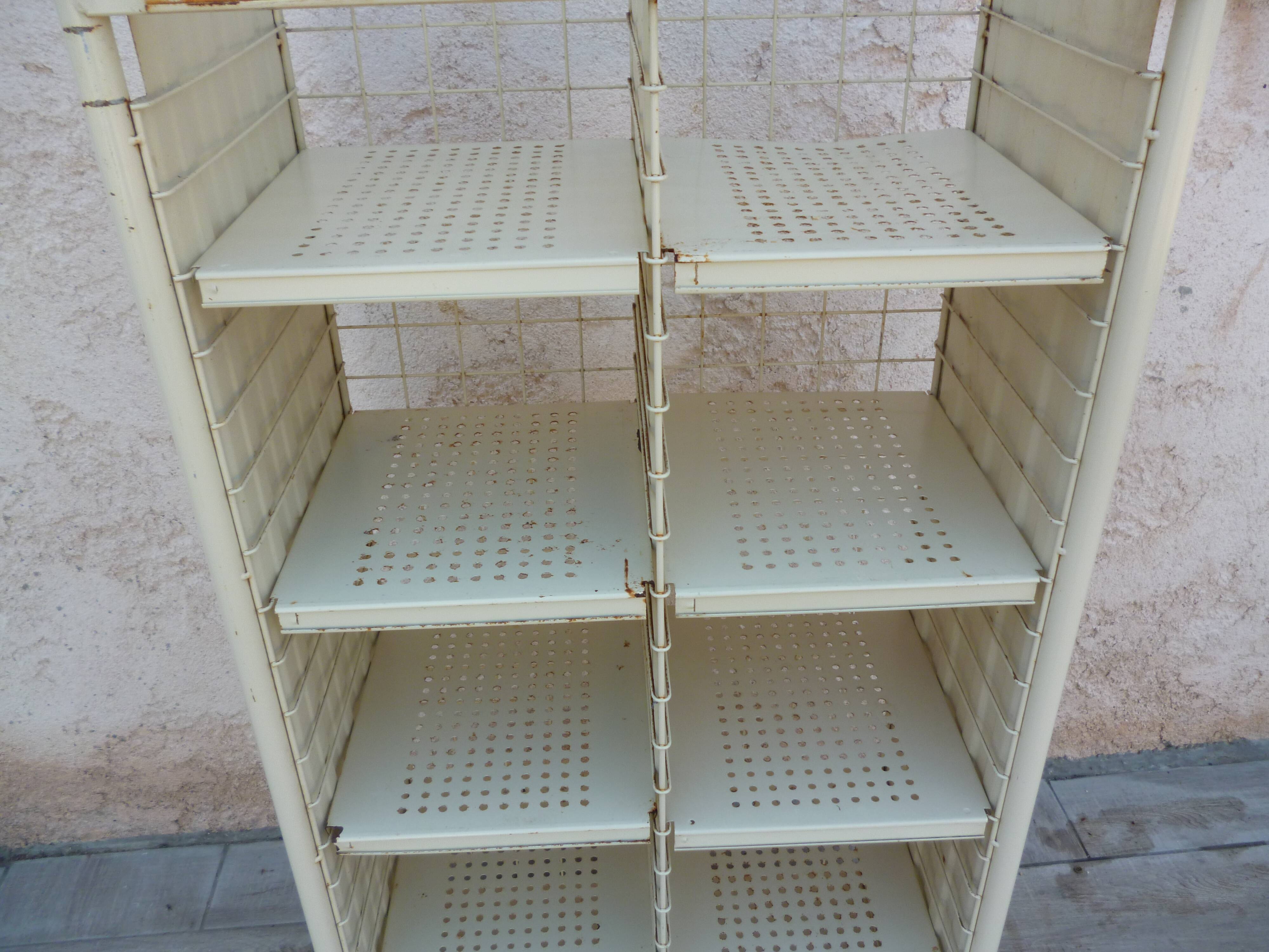 Post sorting locker