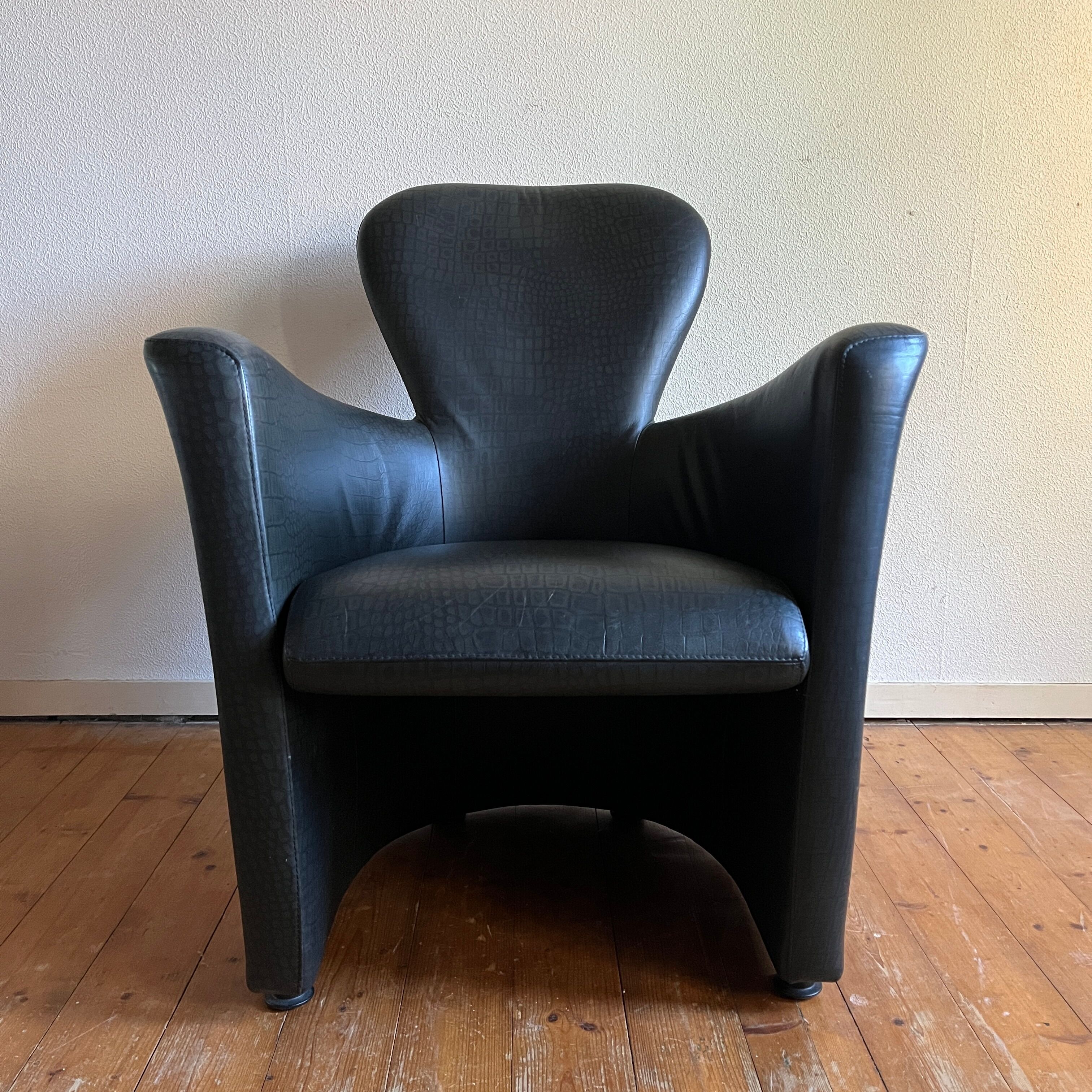 Dutch design easy chair Amphora by Leolux faux leather upholstery