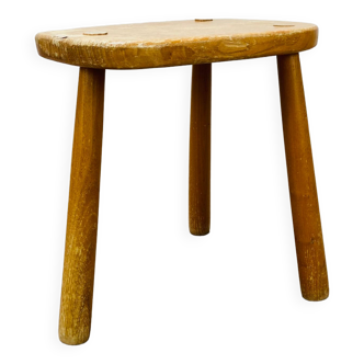 Tabouret tripode brutaliste en bois massif