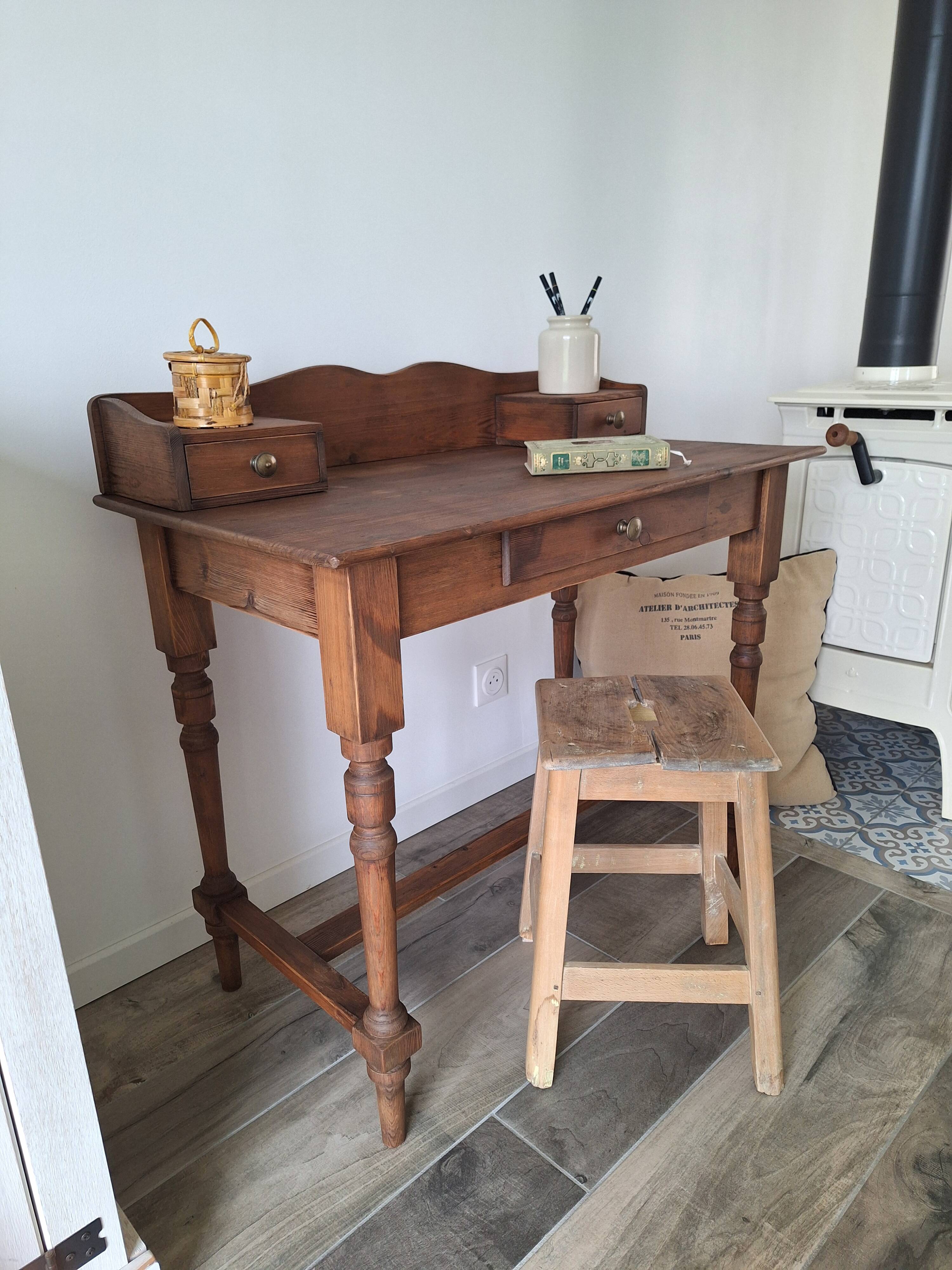 Antique solid wood desk with tiers – metal handles