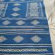 Tapis berbère bleu et blanc 110 x 66 cm
