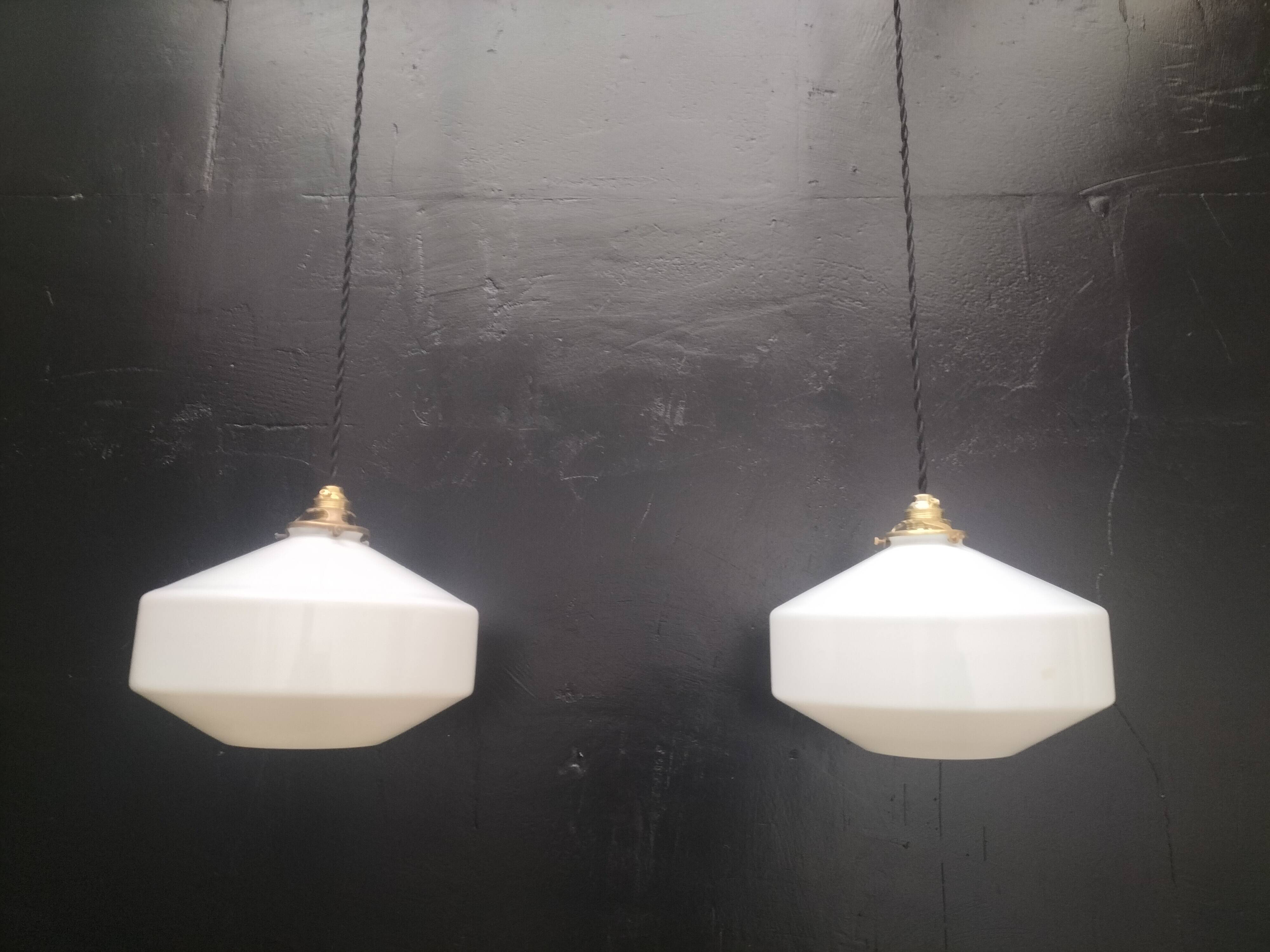 Opaline suspensions