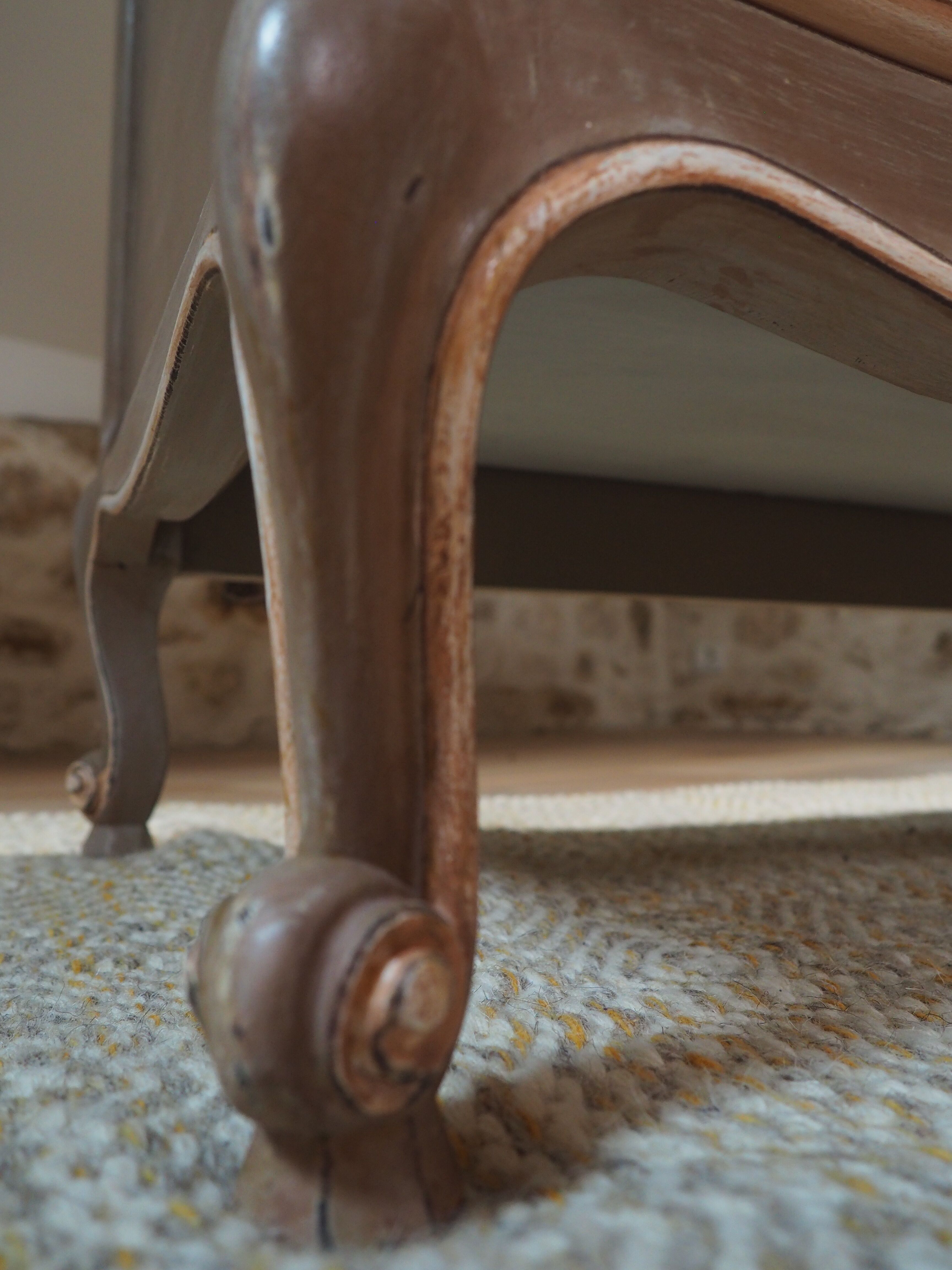 Chest of drawers patina crossbow