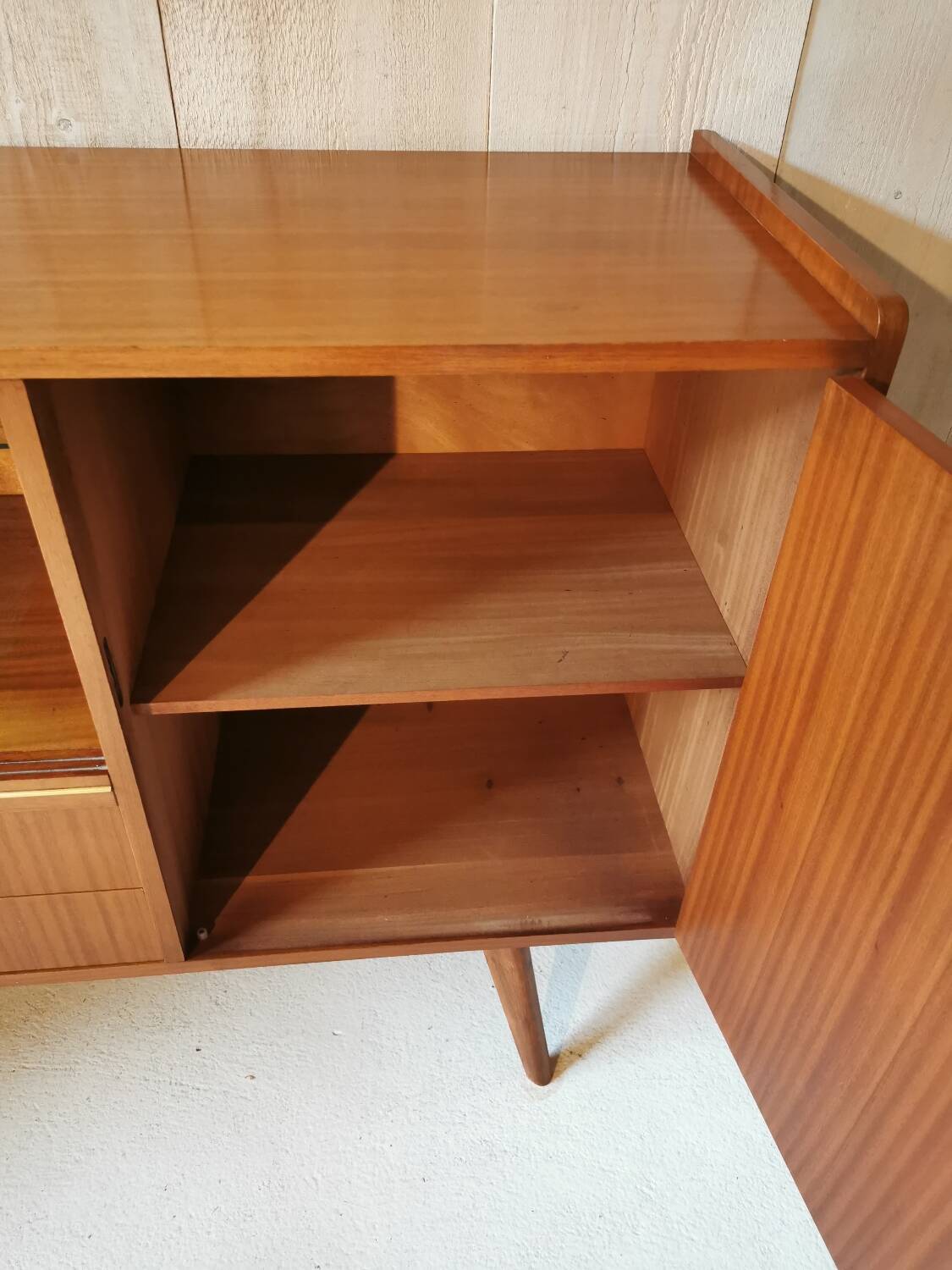 Compass feet sideboard