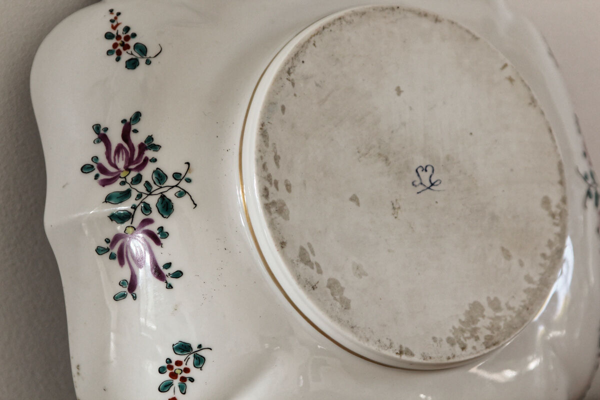 Samson's polylobed porcelain dish