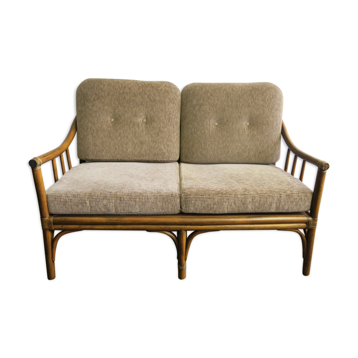 Two-seater rattan sofa with natural tones