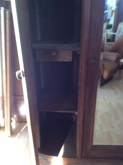Armoire en noyer ancienne