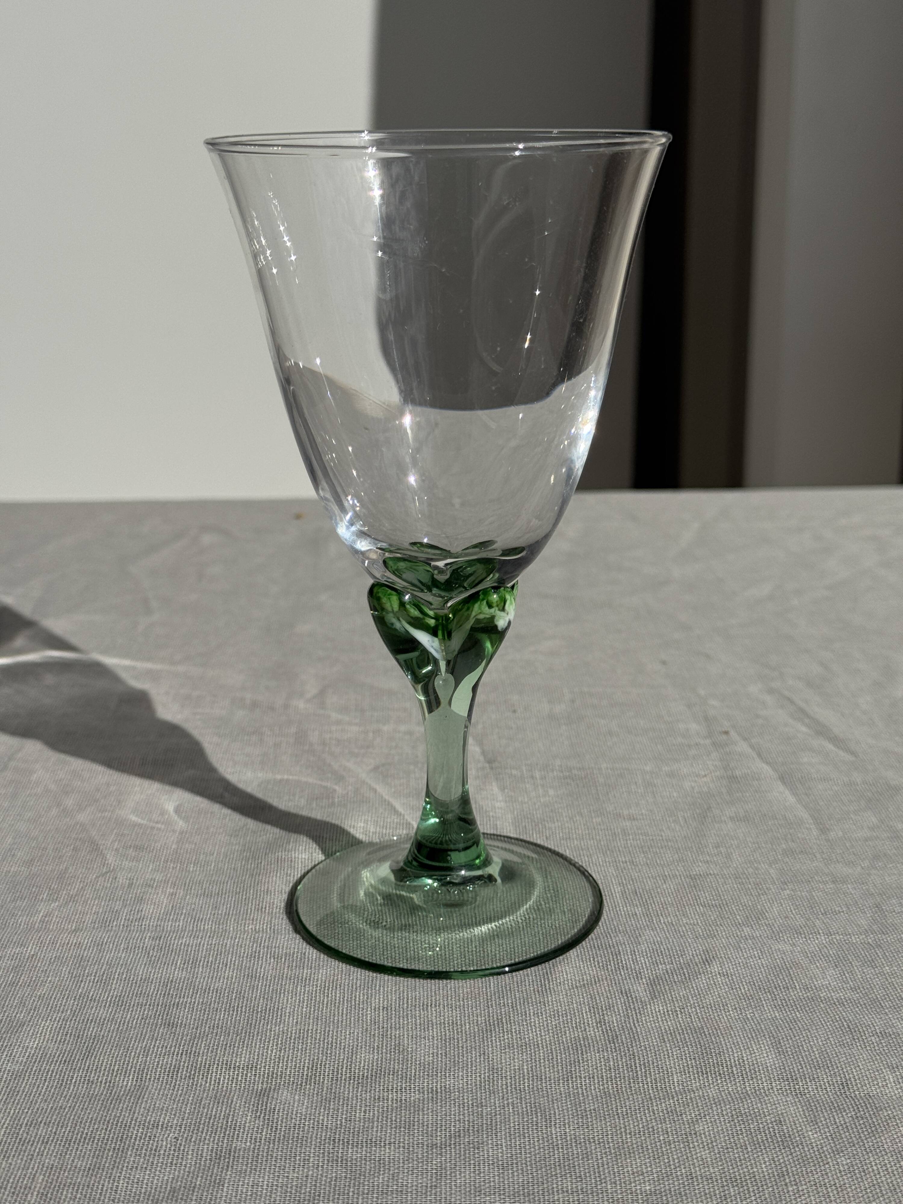 Set of 4 vintage green stemmed glasses H16
