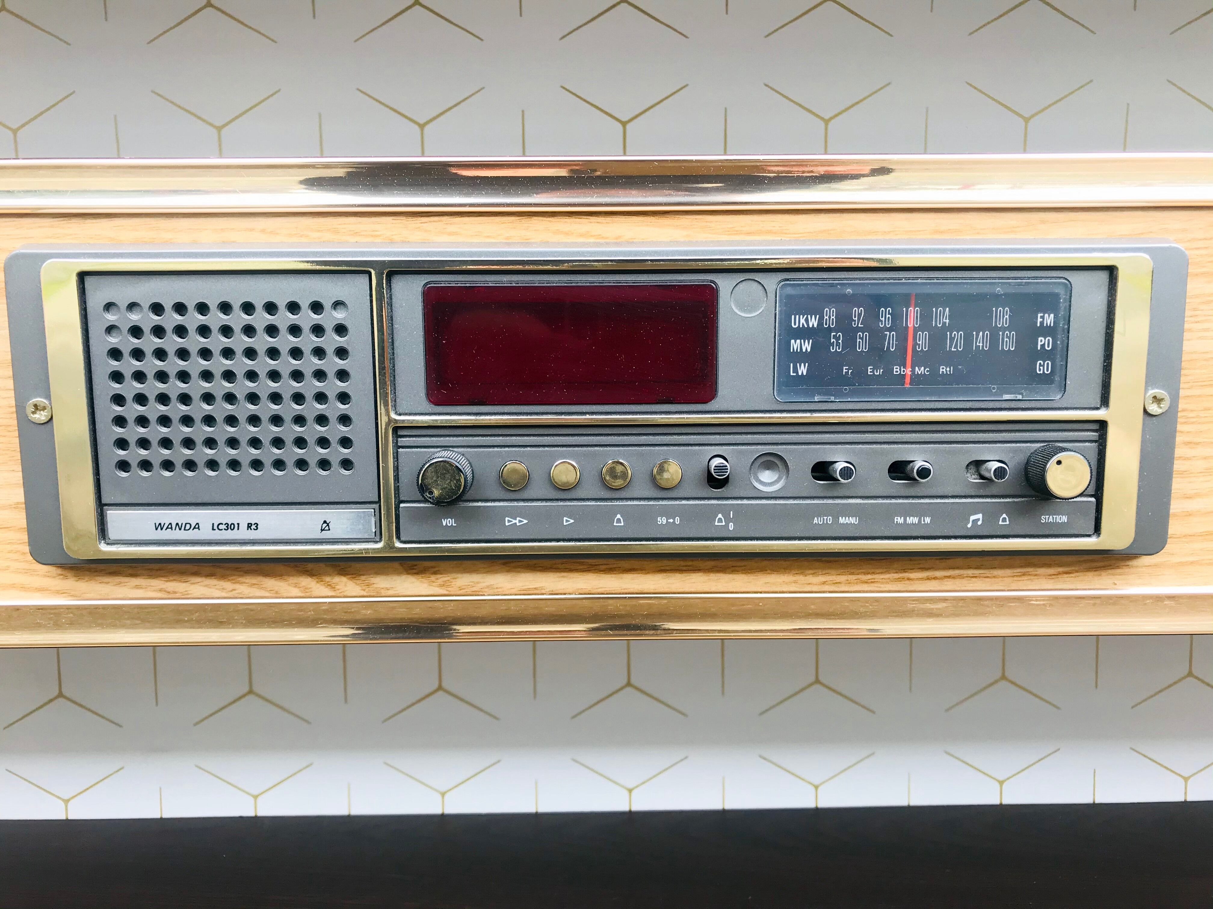 Wanda radio headboard