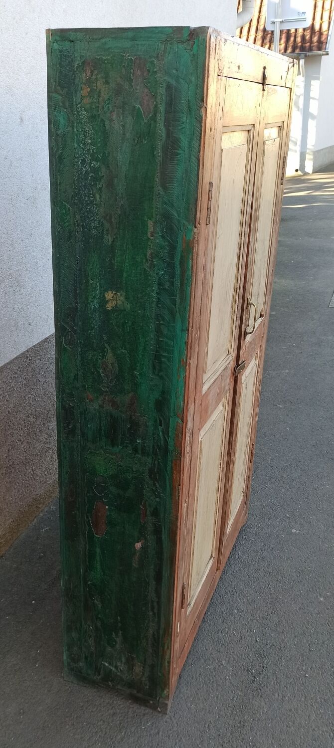 Armoire en bois ancienne