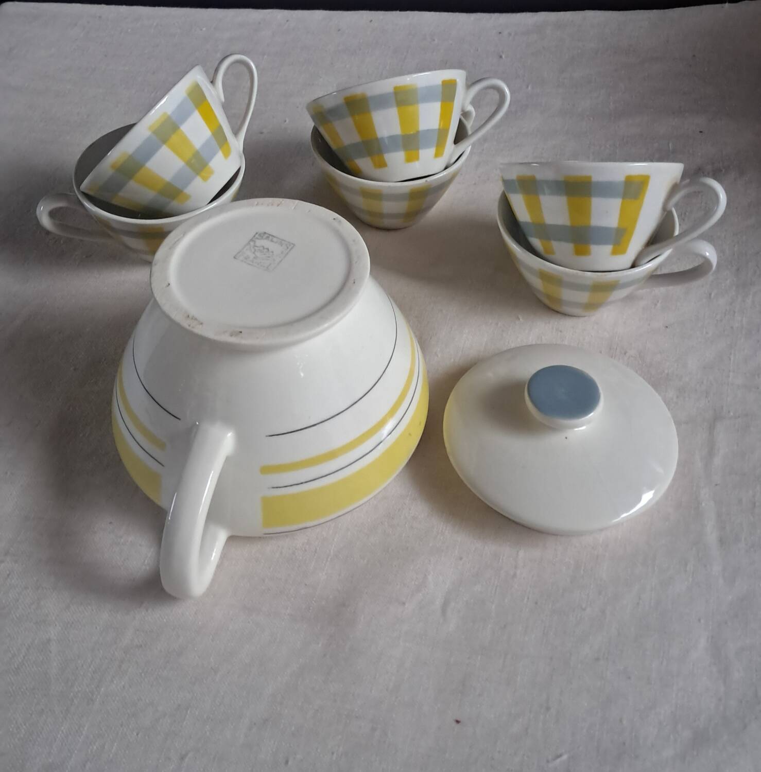 Cups and sugar bowl