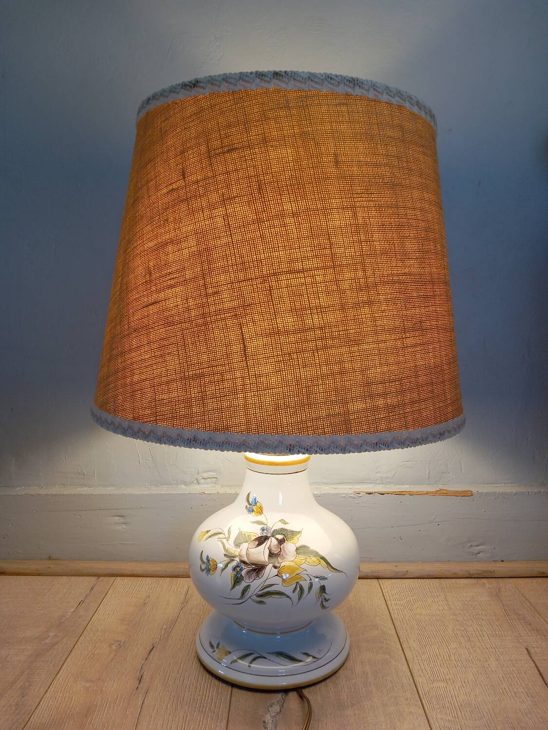 Lampe ancienne en faïence d'art de Rodez